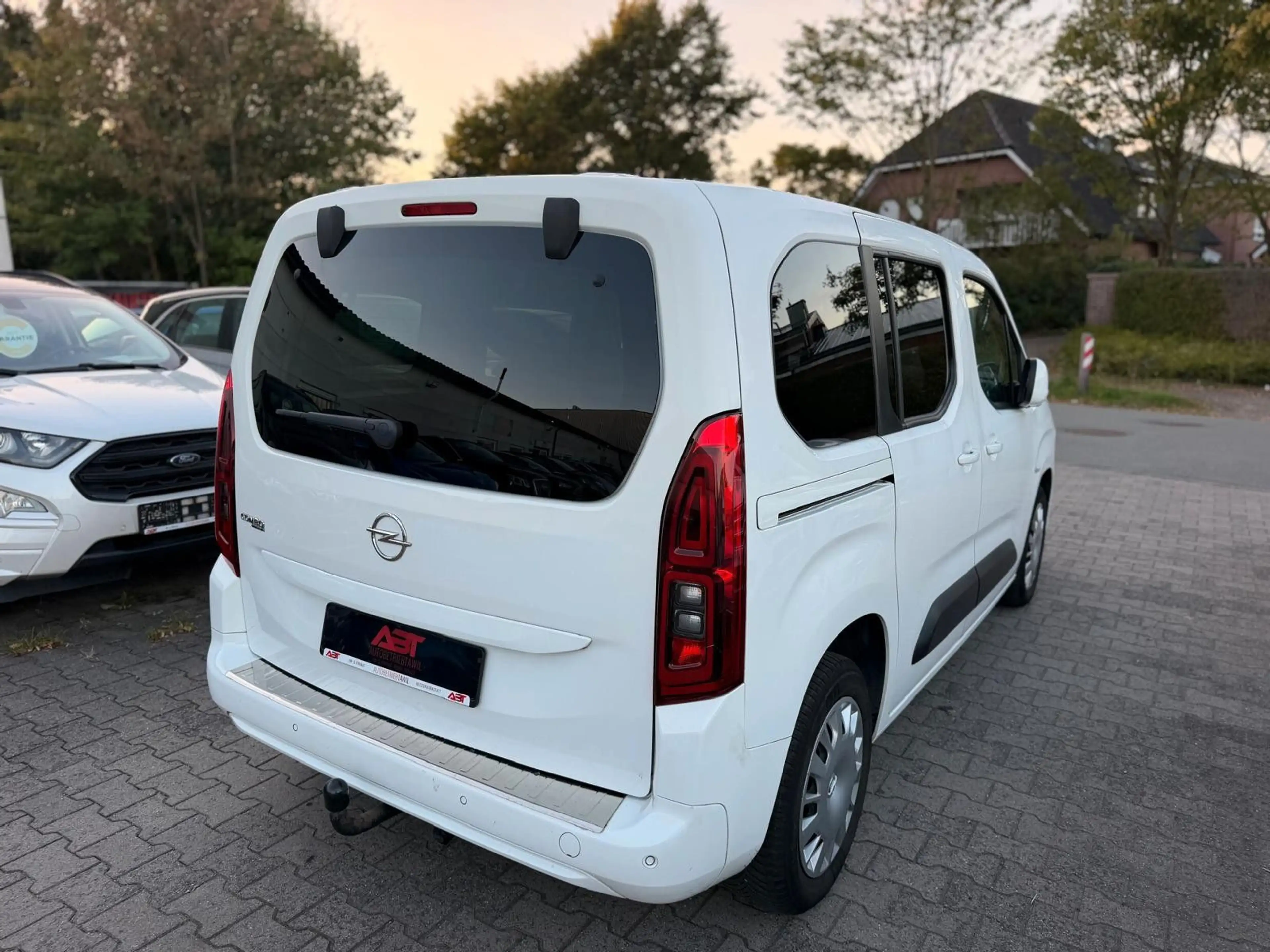 Opel Combo 1.5D, Carplay, Autom., Klima, AHK, SZH, PDC — photo 3