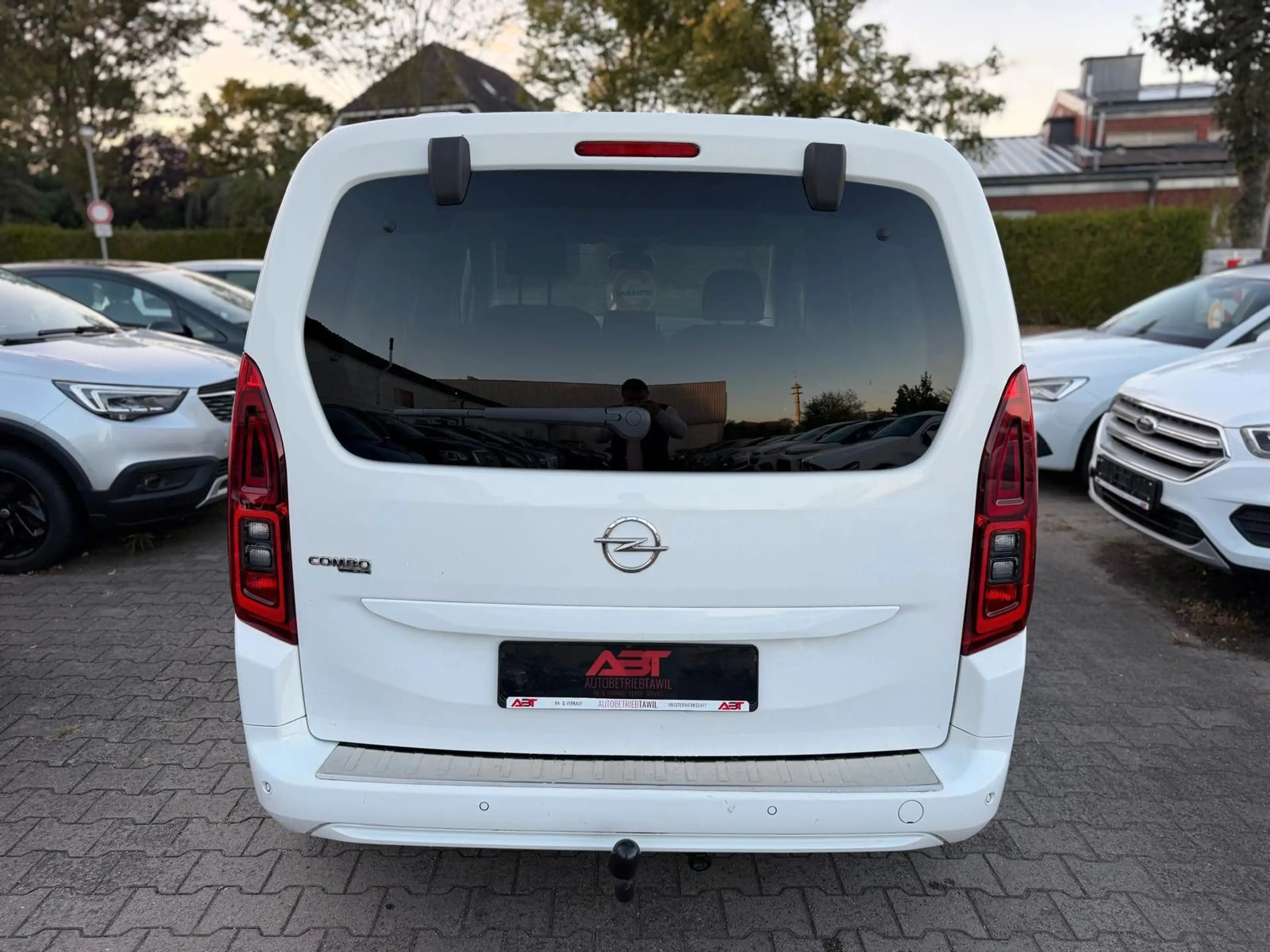 Opel Combo 1.5D, Carplay, Autom., Klima, AHK, SZH, PDC — photo 4