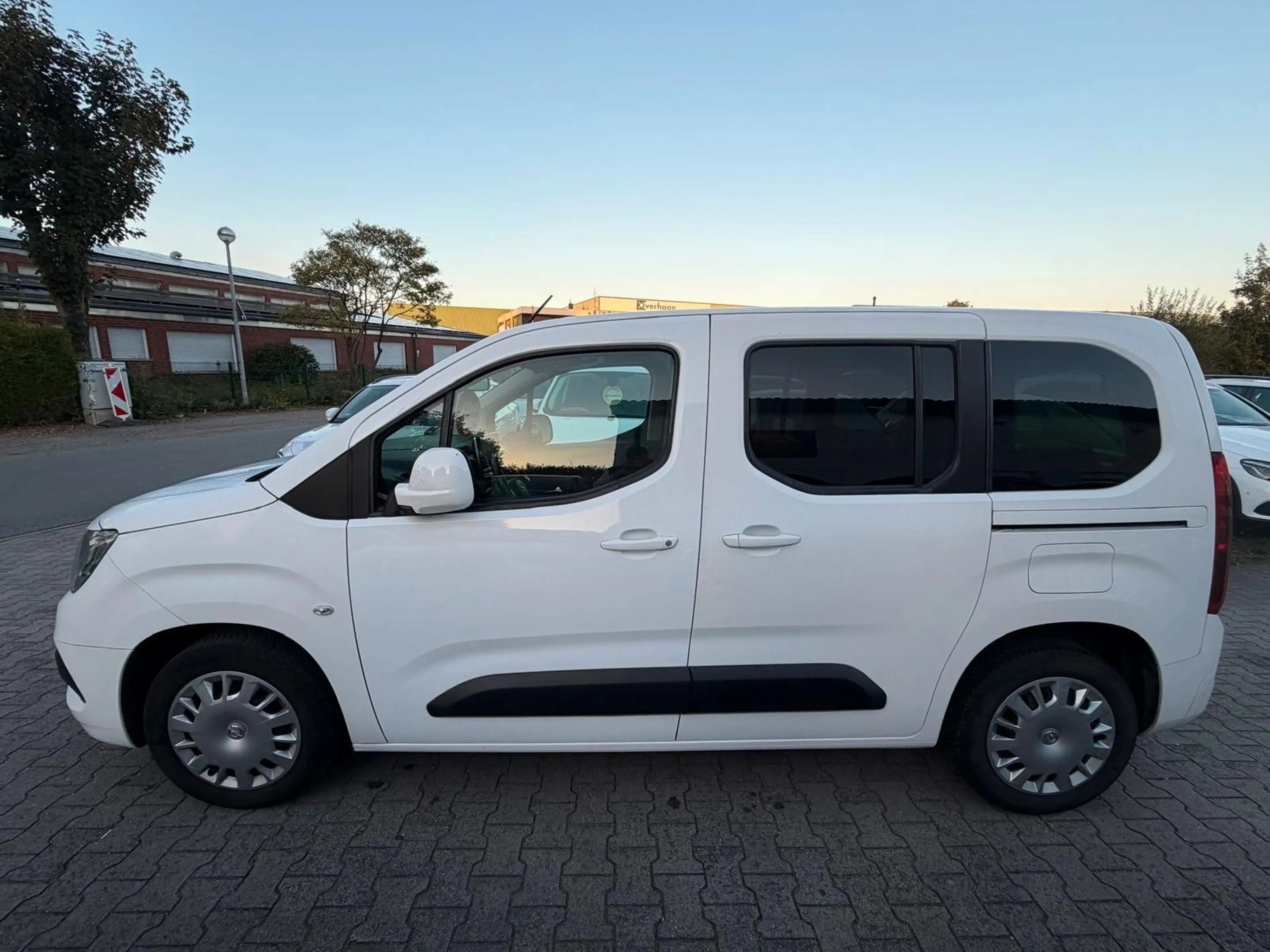 Opel Combo 1.5D, Carplay, Autom., Klima, AHK, SZH, PDC — photo 6