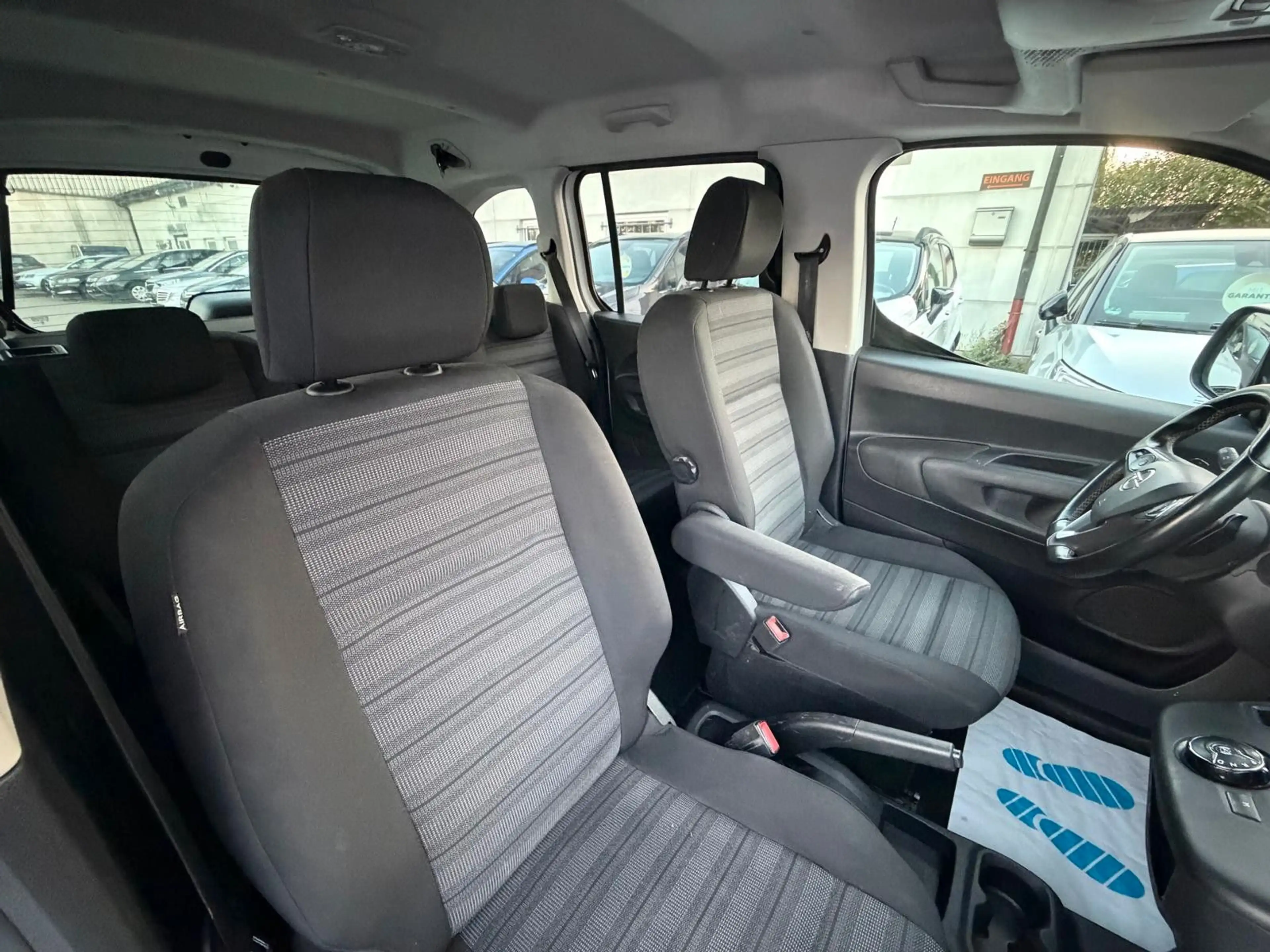 Opel Combo 1.5D, Carplay, Autom., Klima, AHK, SZH, PDC — photo 14