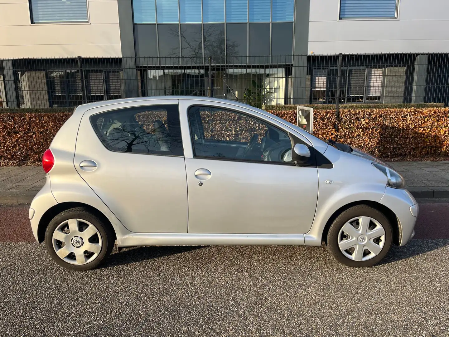 Toyota Aygo 1.0-12V Airco Grijs - 2