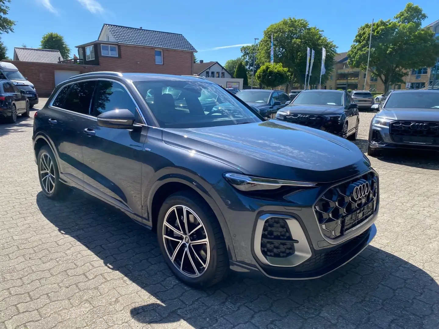 Audi Q5 TDI 150 qu S line Tech Plus AHK Grau - 1