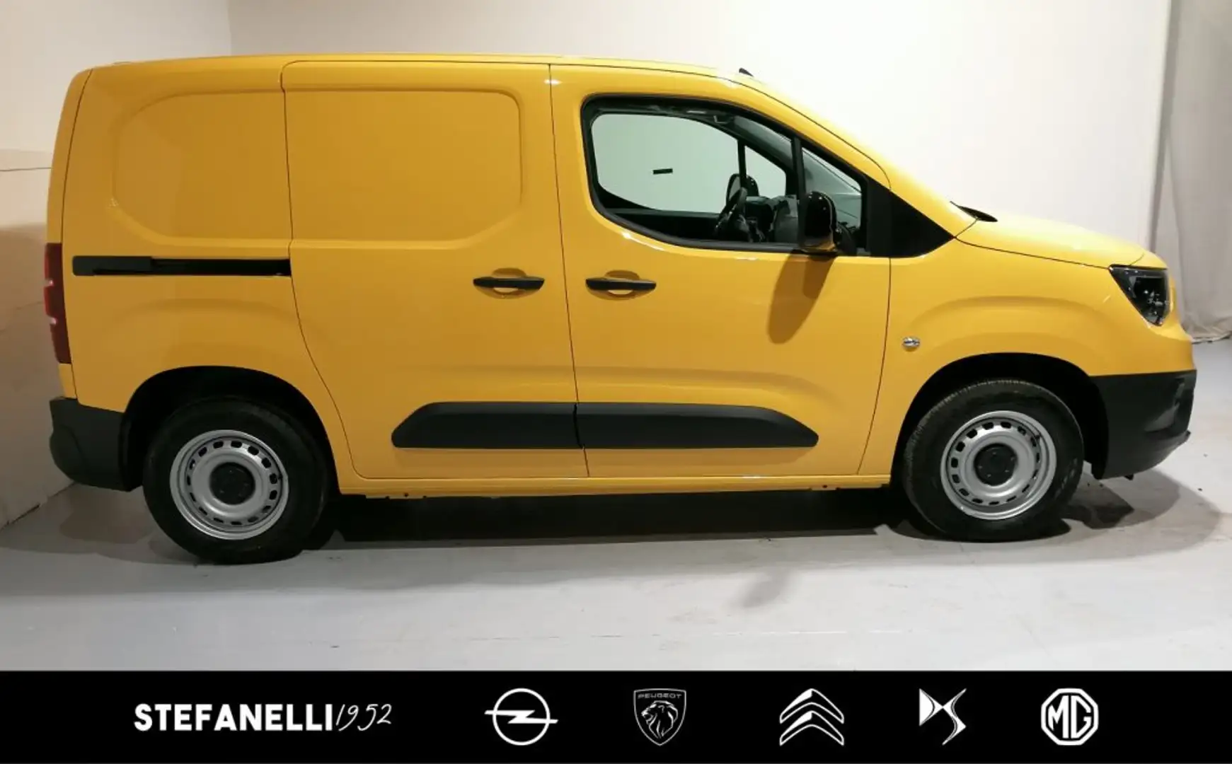Opel Combo Cargo 1.2 Benzina 110CV S&S  L1 Edition Yellow - 2
