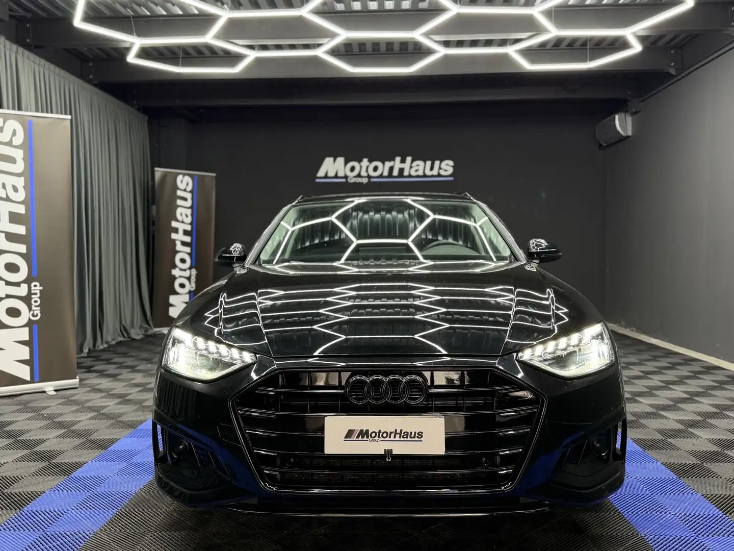Audi A4 Avant 40 2.0 g-tron Business Advanced Zwart - 2