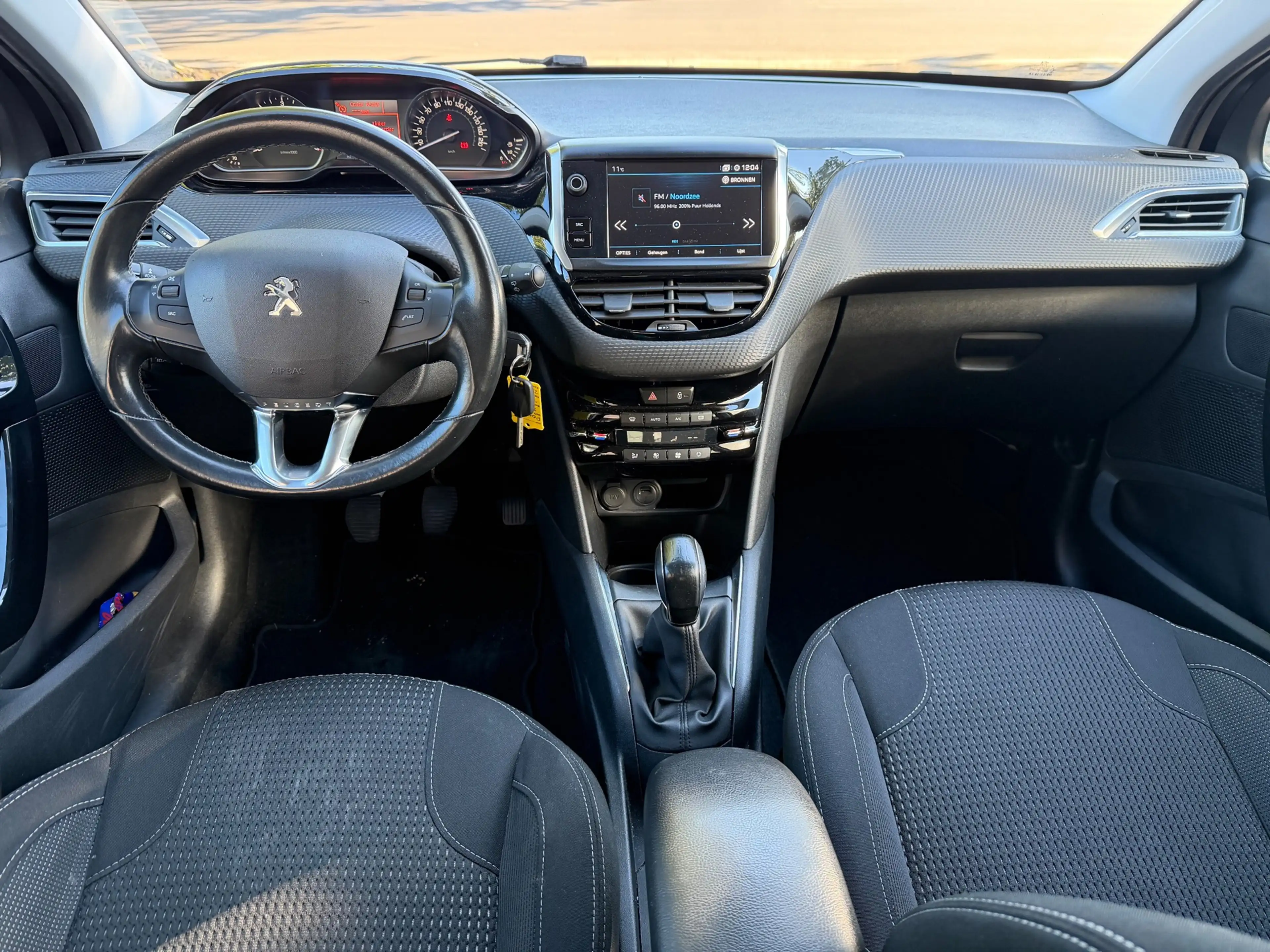 Peugeot 208 1.5 BlueHDi Blue Lease Allure — photo 12