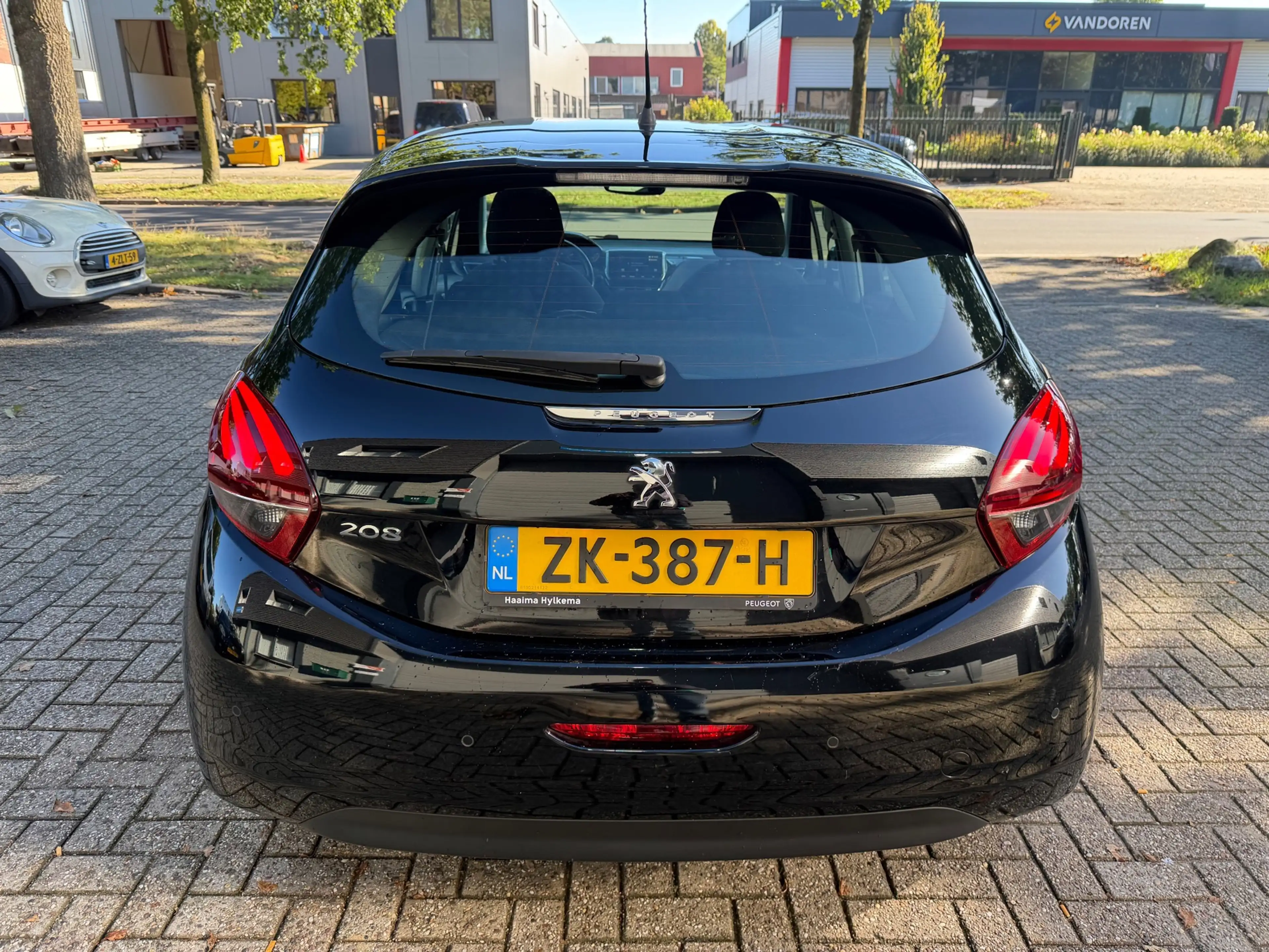 Peugeot 208 1.5 BlueHDi Blue Lease Allure — photo 4