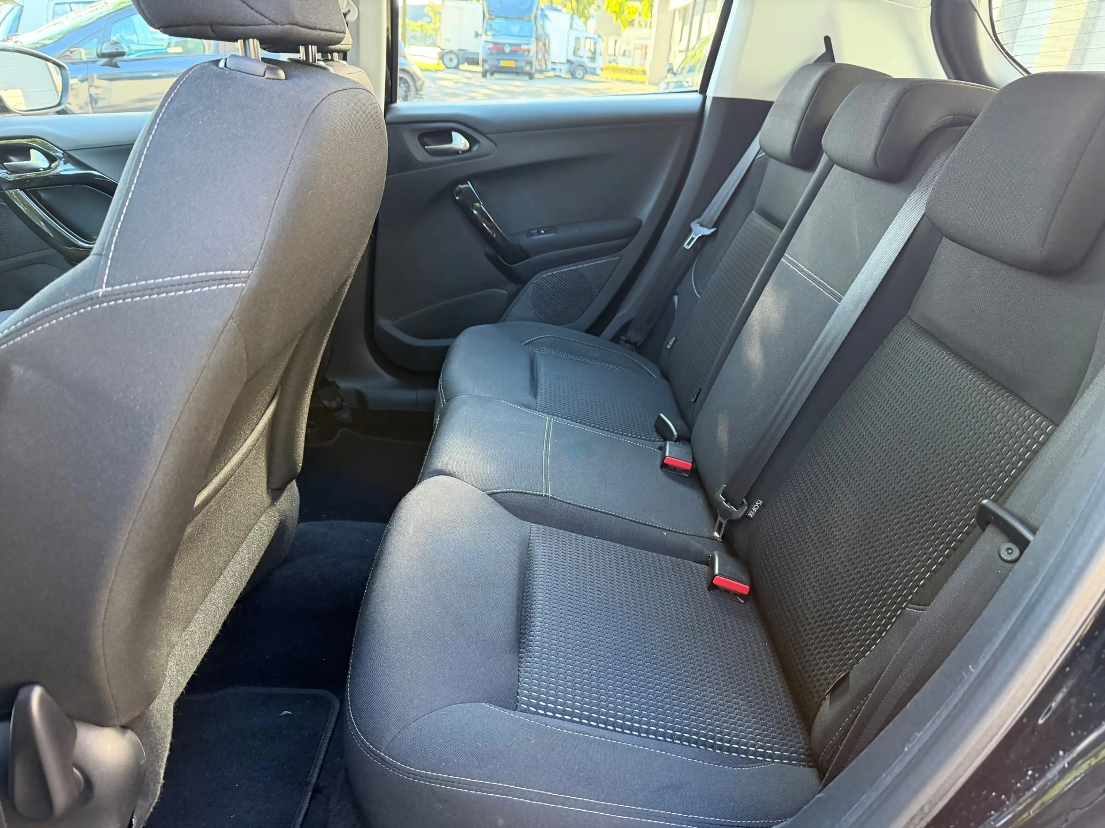Peugeot 208 1.5 BlueHDi Blue Lease Allure — photo 10