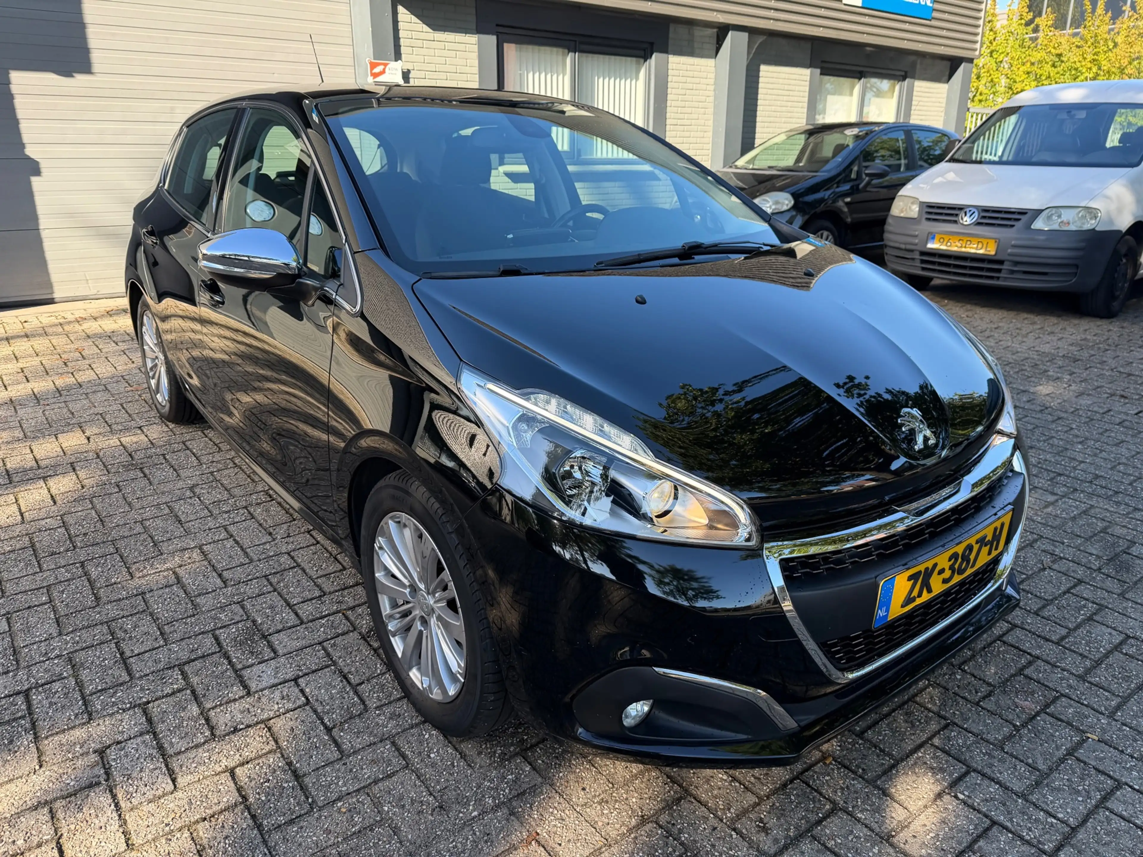 Peugeot 208 1.5 BlueHDi Blue Lease Allure — photo 7