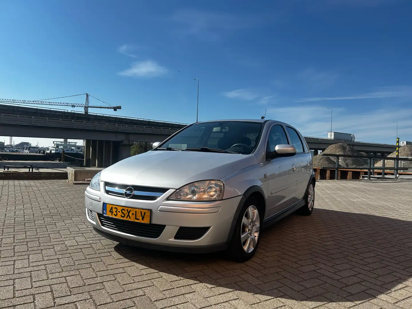 Opel Corsa 1.4-16V Silverline Grijs - 1