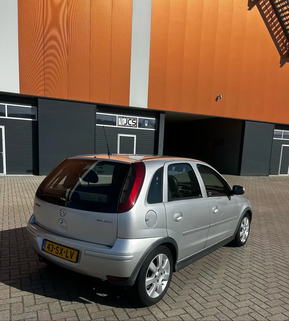 Opel Corsa 1.4-16V Silverline Grijs - 2