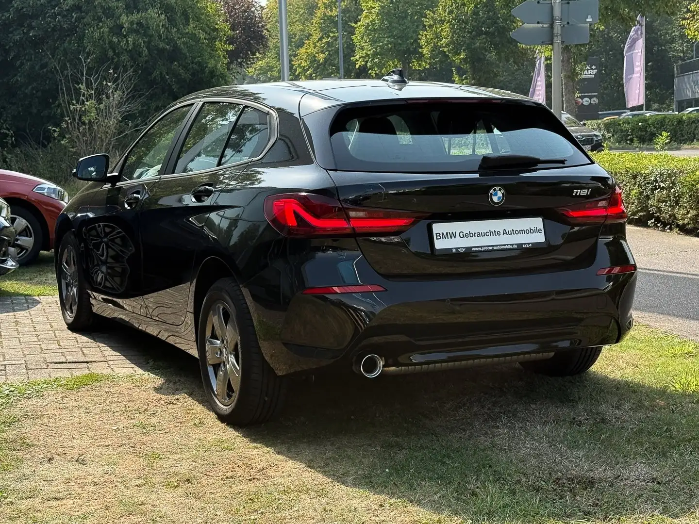 BMW 118 i Navi LED DAB CarPlay AndroidAuto Schwarz - 2