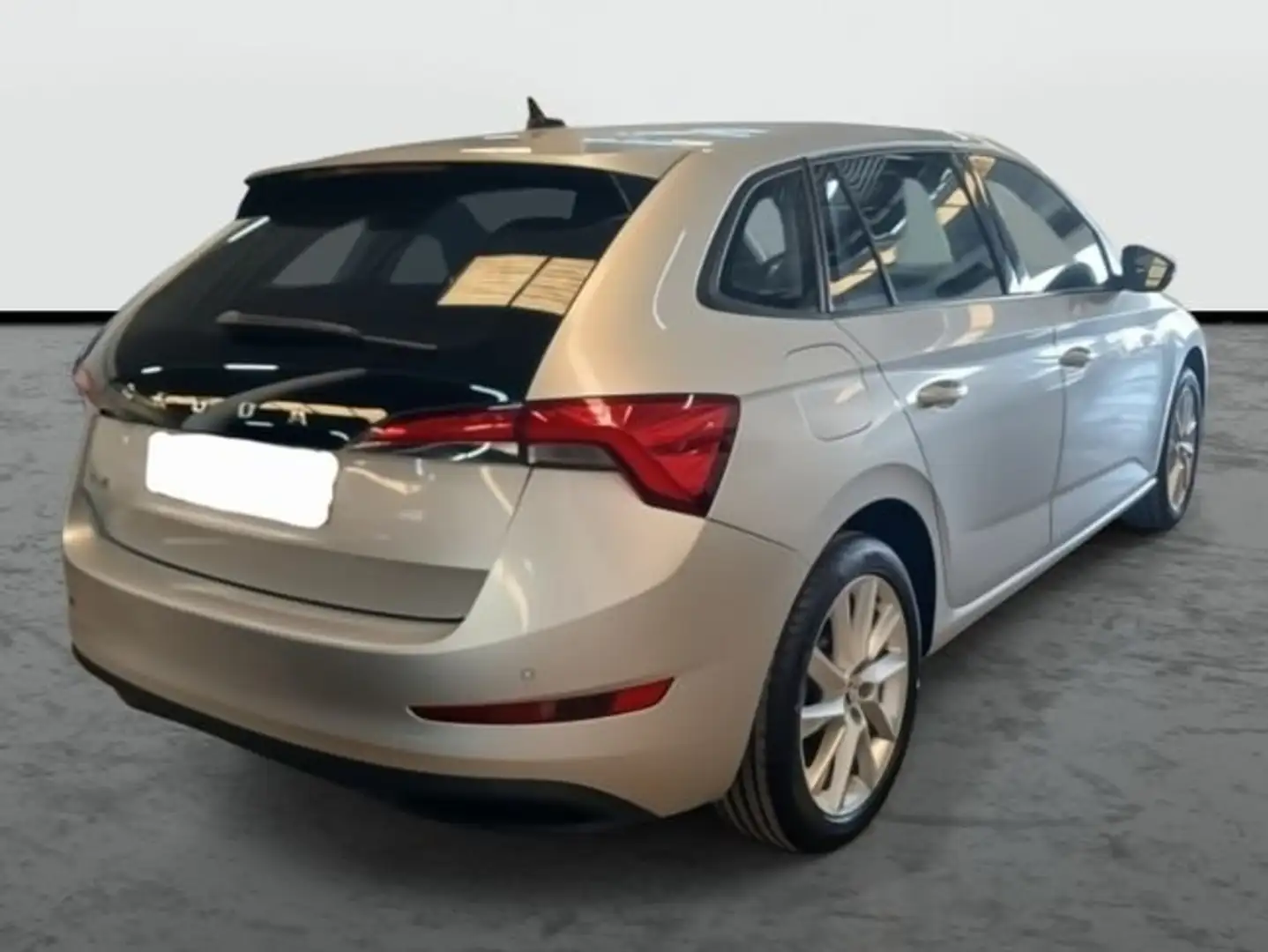 Skoda Scala Ambition Plus 1.0 TSI 81kW (110 CV) (NW13J514) Plateado - 2
