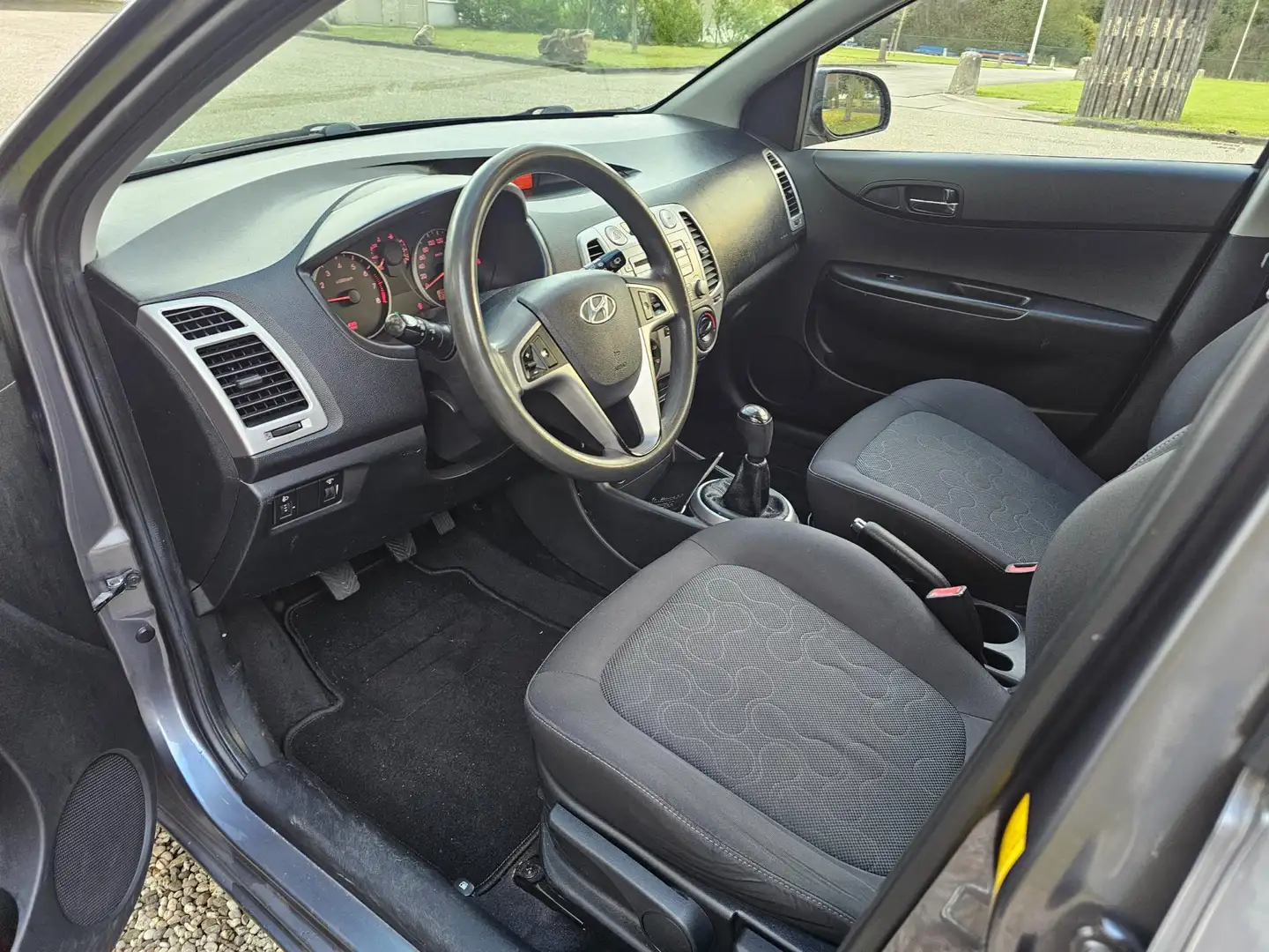 Hyundai i20 1.4i DynamicVersion AIRCO *apk:10-2026* Grau - 2