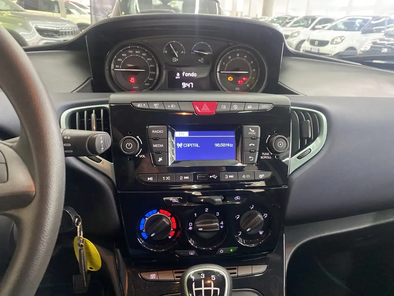 Lancia Ypsilon 2024 — фото 11