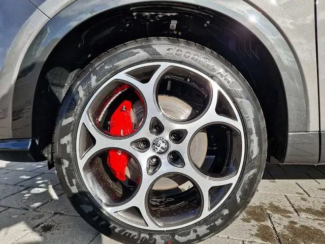 Alfa Romeo Tonale view 9