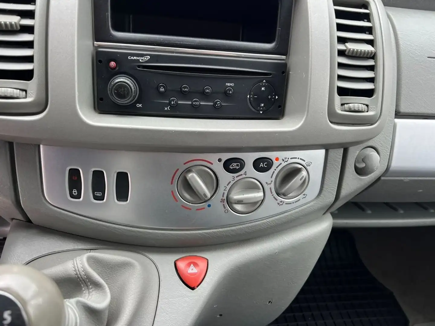 Renault Trafic Generation Privilege 2.5dCi 150 Gris - 1