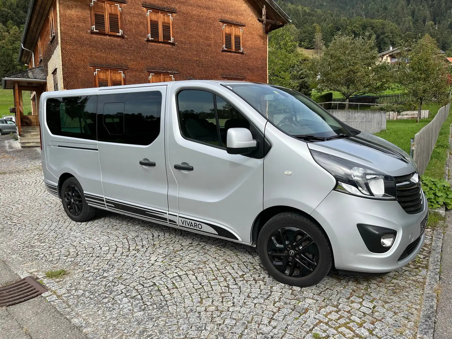 Opel Vivaro Combi Sport 1.6 BiTurbo CDTI ecoFLEX Silber - 1