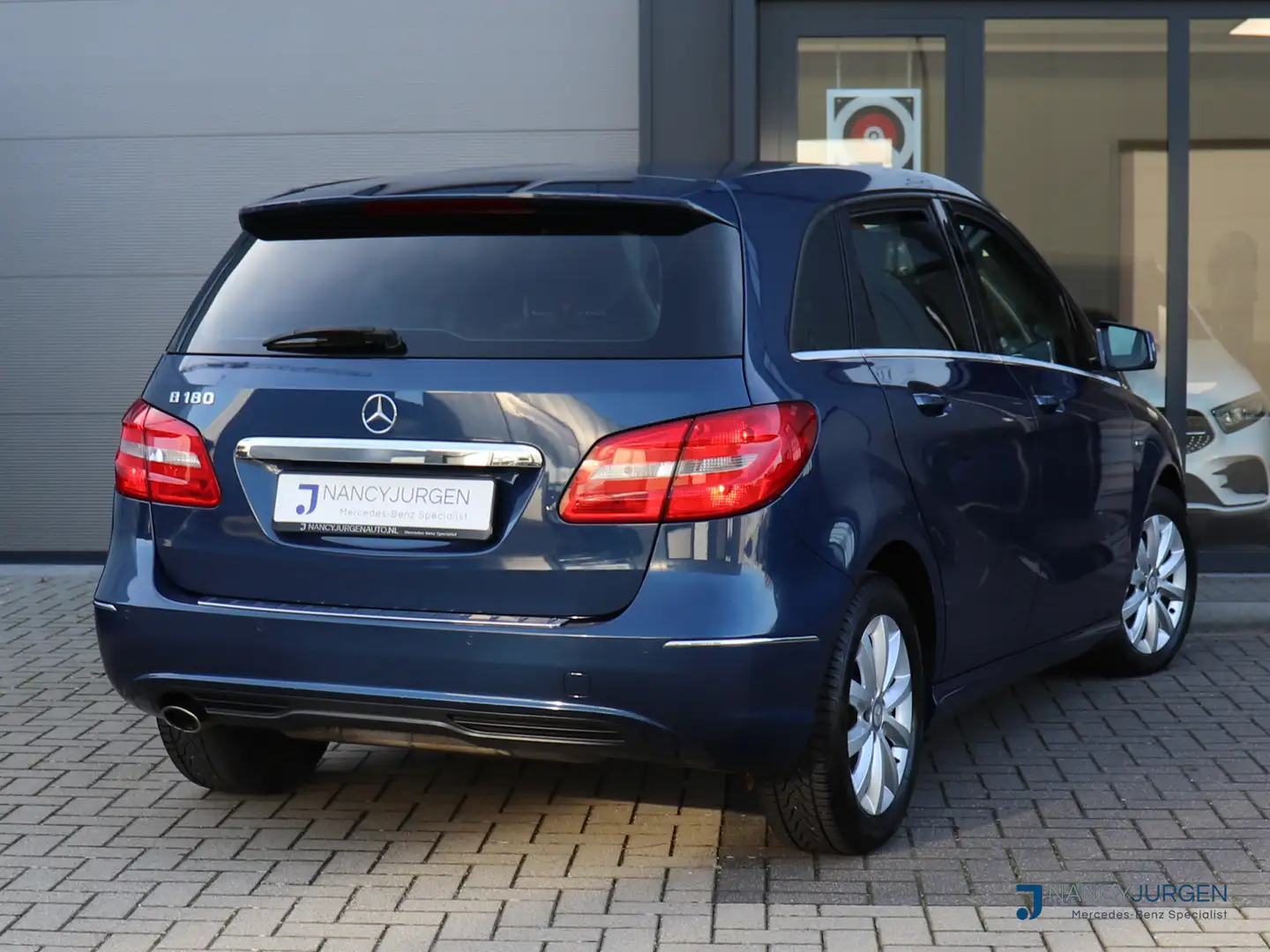 Mercedes-Benz B 180 Ambition | Airco | Navi | Spiegel Pakket | Zitcomf Blauw - 2
