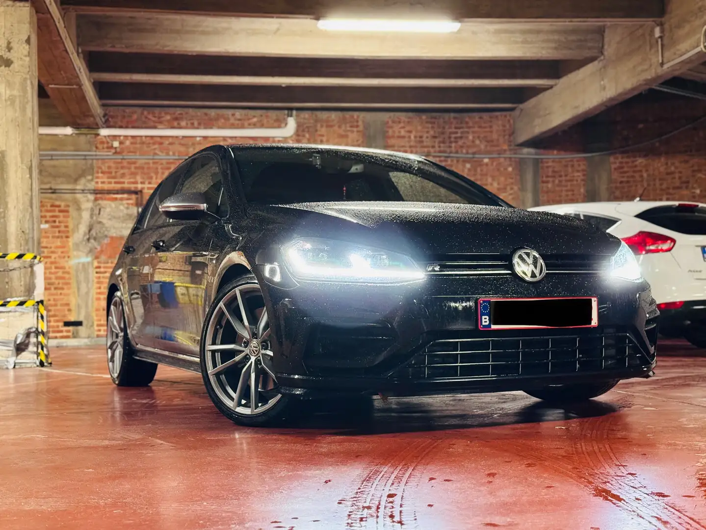 Volkswagen Golf R Dynaudio,Akrapovic Exhaust - 1