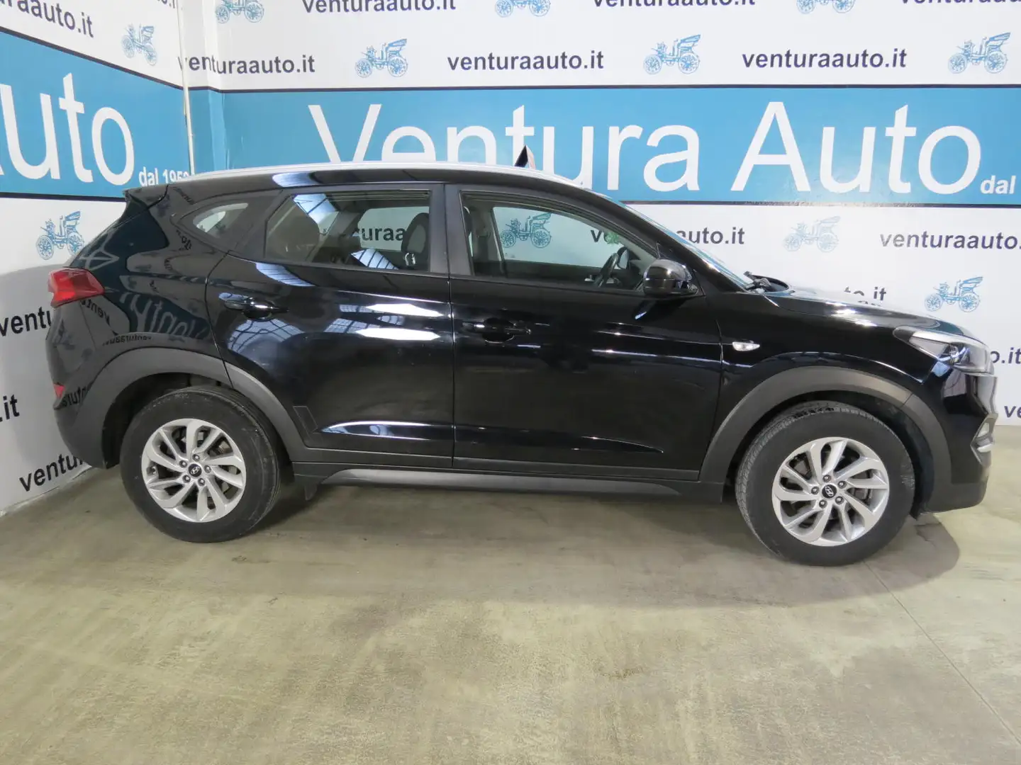 Hyundai TUCSON 1.7 CRDI 115 CV X-PLUS M/T 2WD Schwarz - 2