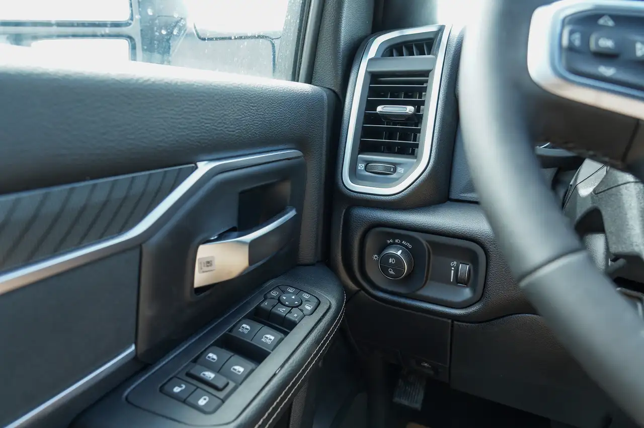 RAM 2500 снимка RAM 2500