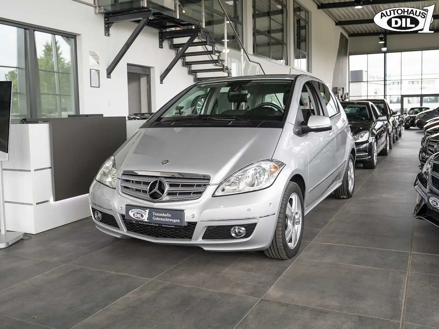 Mercedes-Benz A 180 Avantgarde *SHZ*TEMPOMAT*LAMELLENDACH* Silber - 2