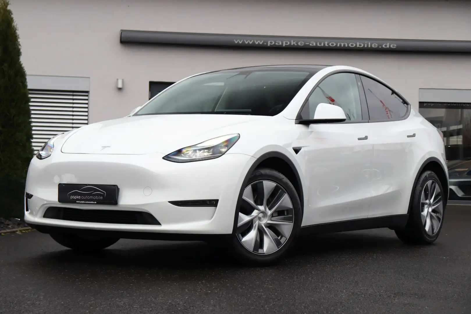 Tesla Model Y Long Range Dual AWD ++MWST+1.HAND+PANO++ Weiß - 2