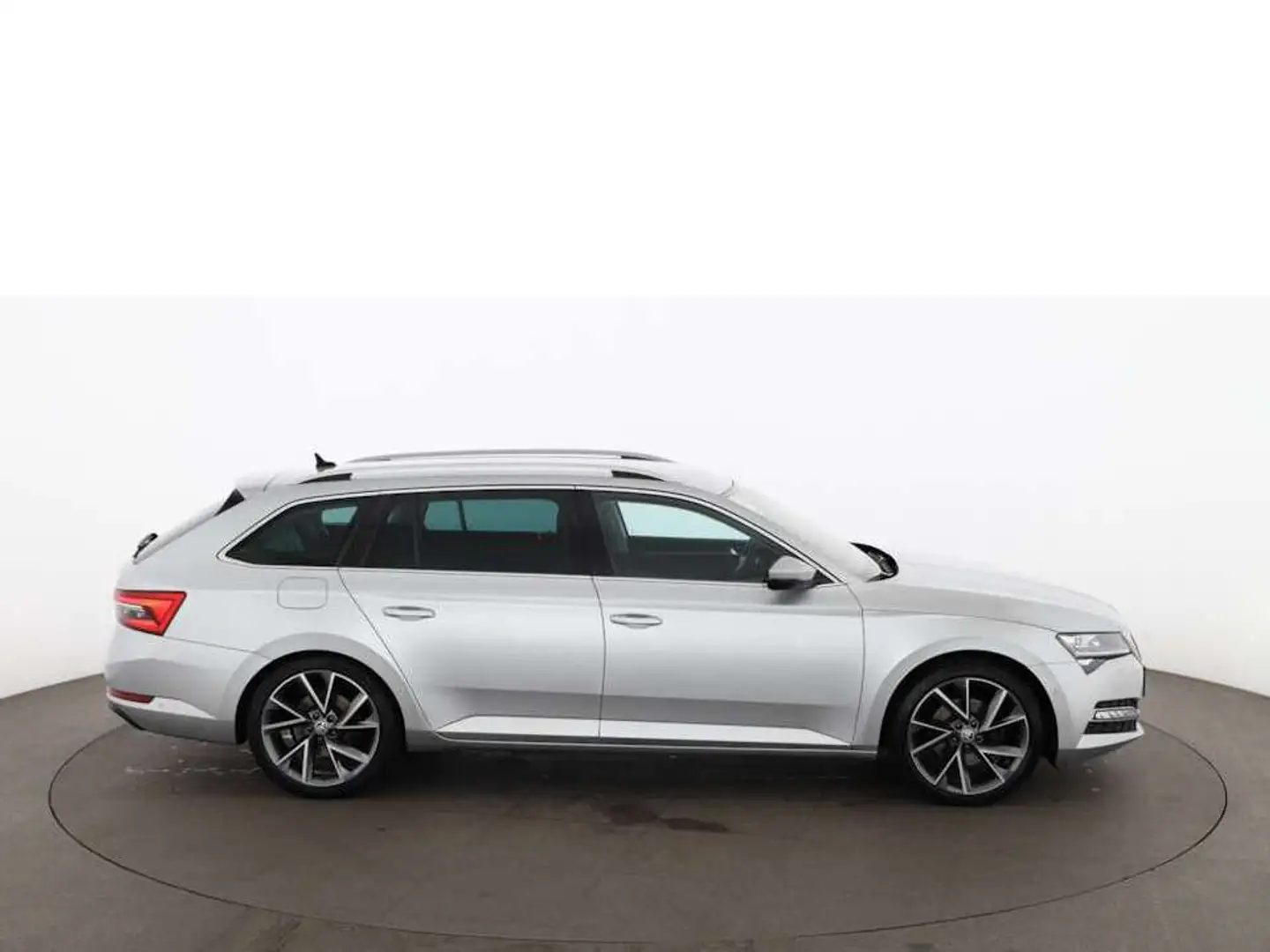 Skoda Superb Combi 2.0 TDI Style Aut MATRIX AHK RADAR Silber - 2