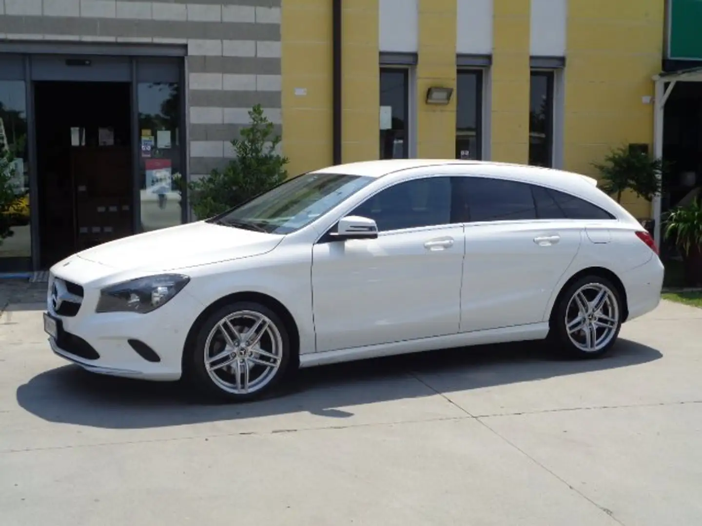 Mercedes-Benz CLA 220 MERCEDES CLA SB 200 D Blanc - 2