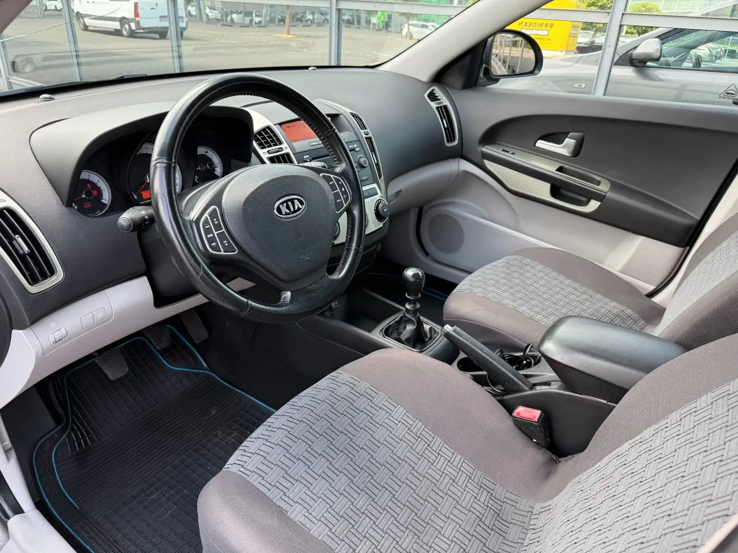 Kia Ceed / cee'd LPG Klima PDC SitzHeizung AHK Beige - 2