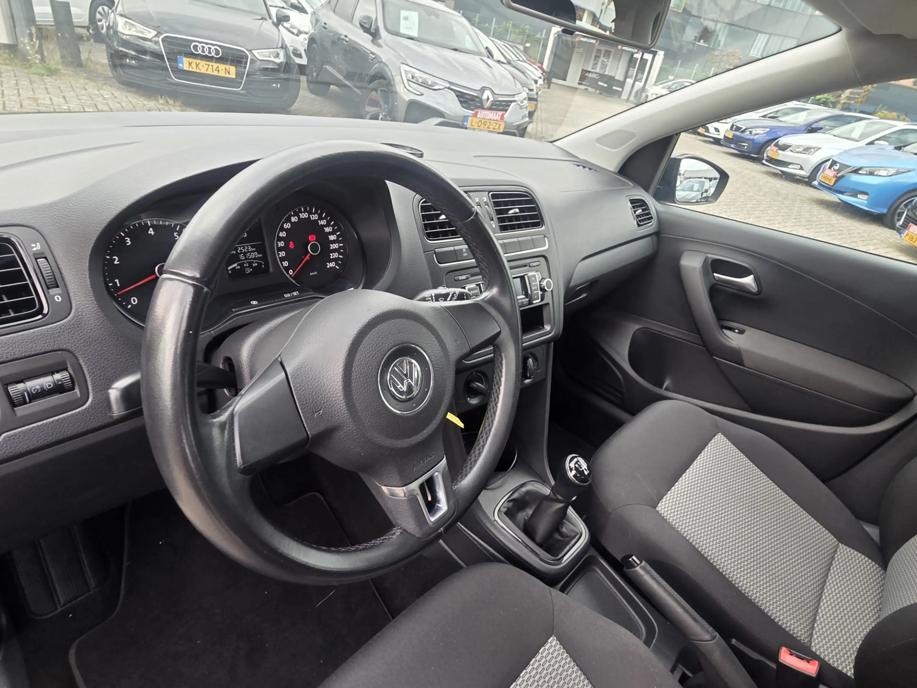 Volkswagen Polo 1.2 TSI R-Line Edition/DEALER ONDERHOUDEN — photo 13