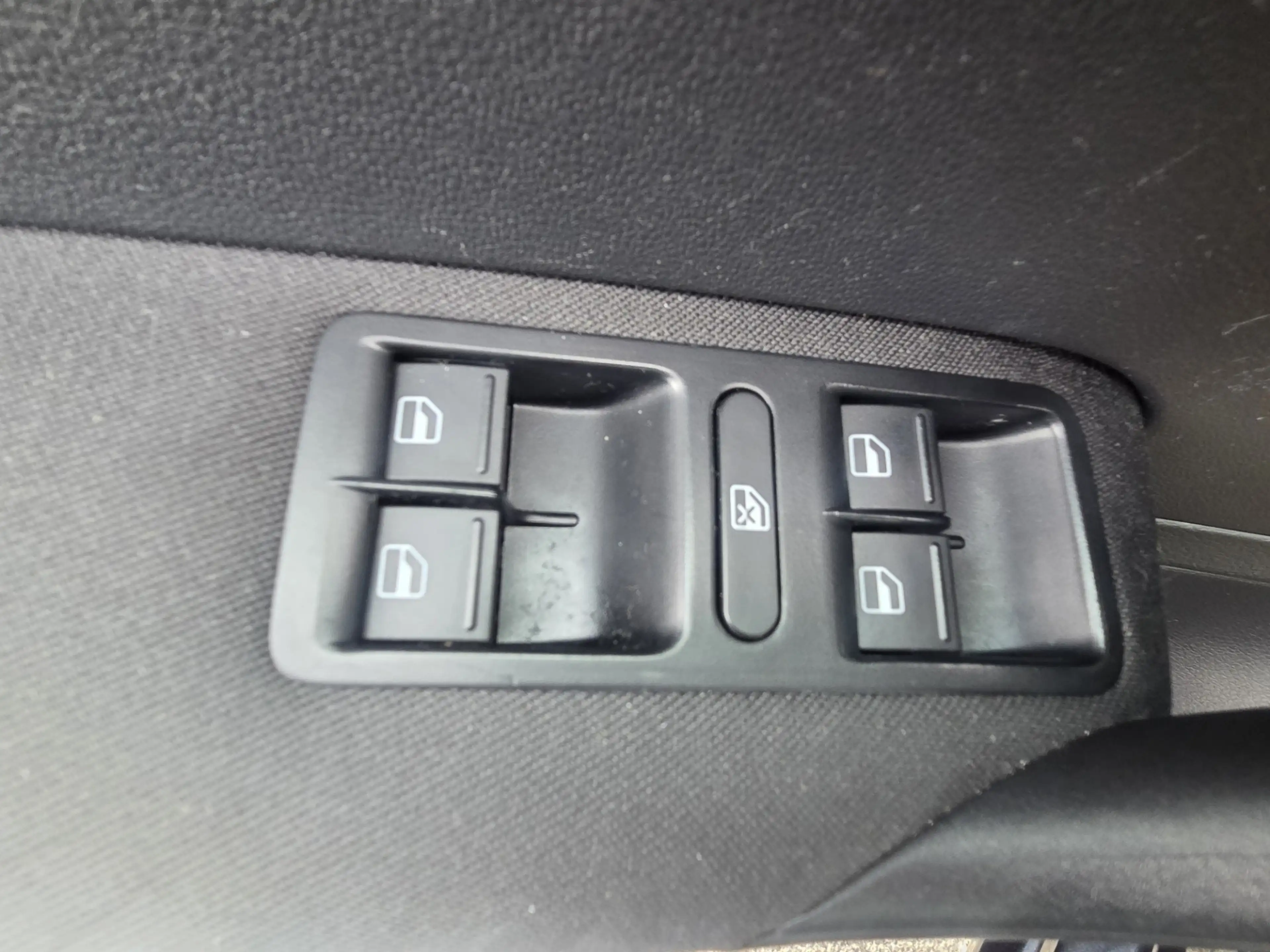 Volkswagen Polo 1.2 TSI R-Line Edition/DEALER ONDERHOUDEN — photo 32