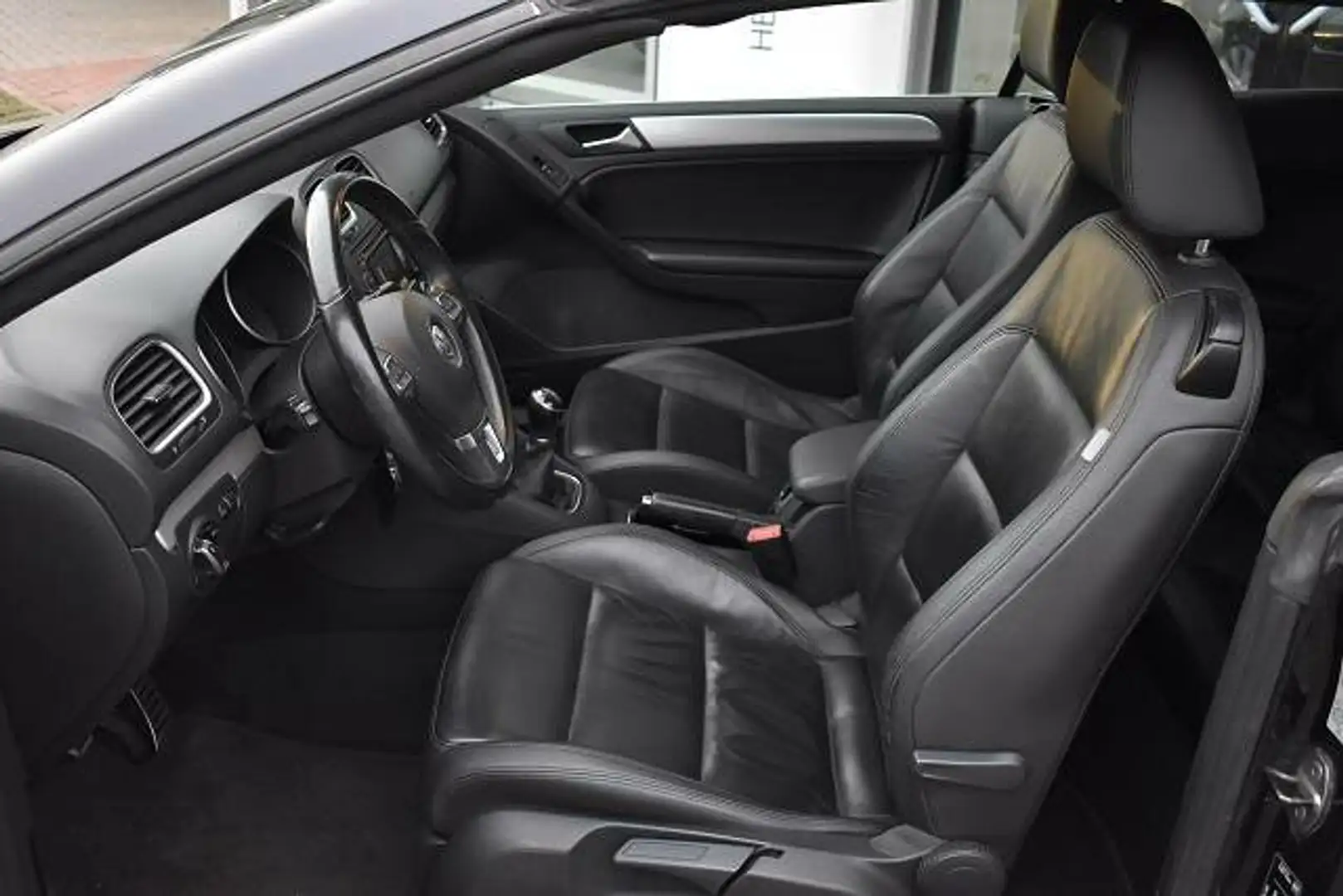 Volkswagen Golf GOLF 1.6TDi Cabrio Klimaautomatik SHZ Leder  eFH. Noir - 2