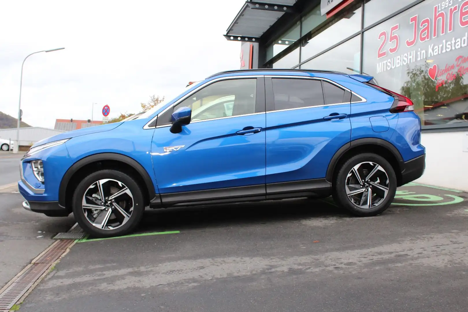 Mitsubishi Eclipse Cross Plug-in Hybrid Select 2.4 4WD Modrá - 2