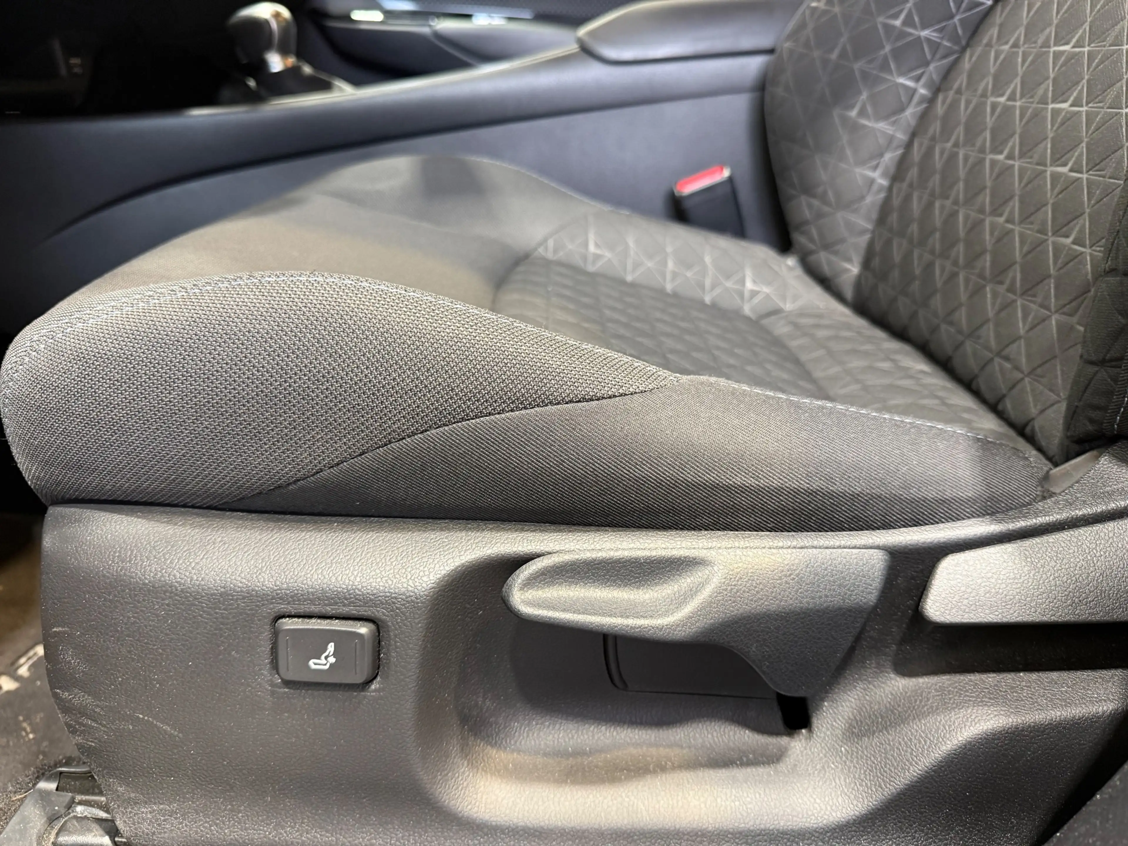Toyota C-HR 2.0 Hybrid Business Plus — photo 16