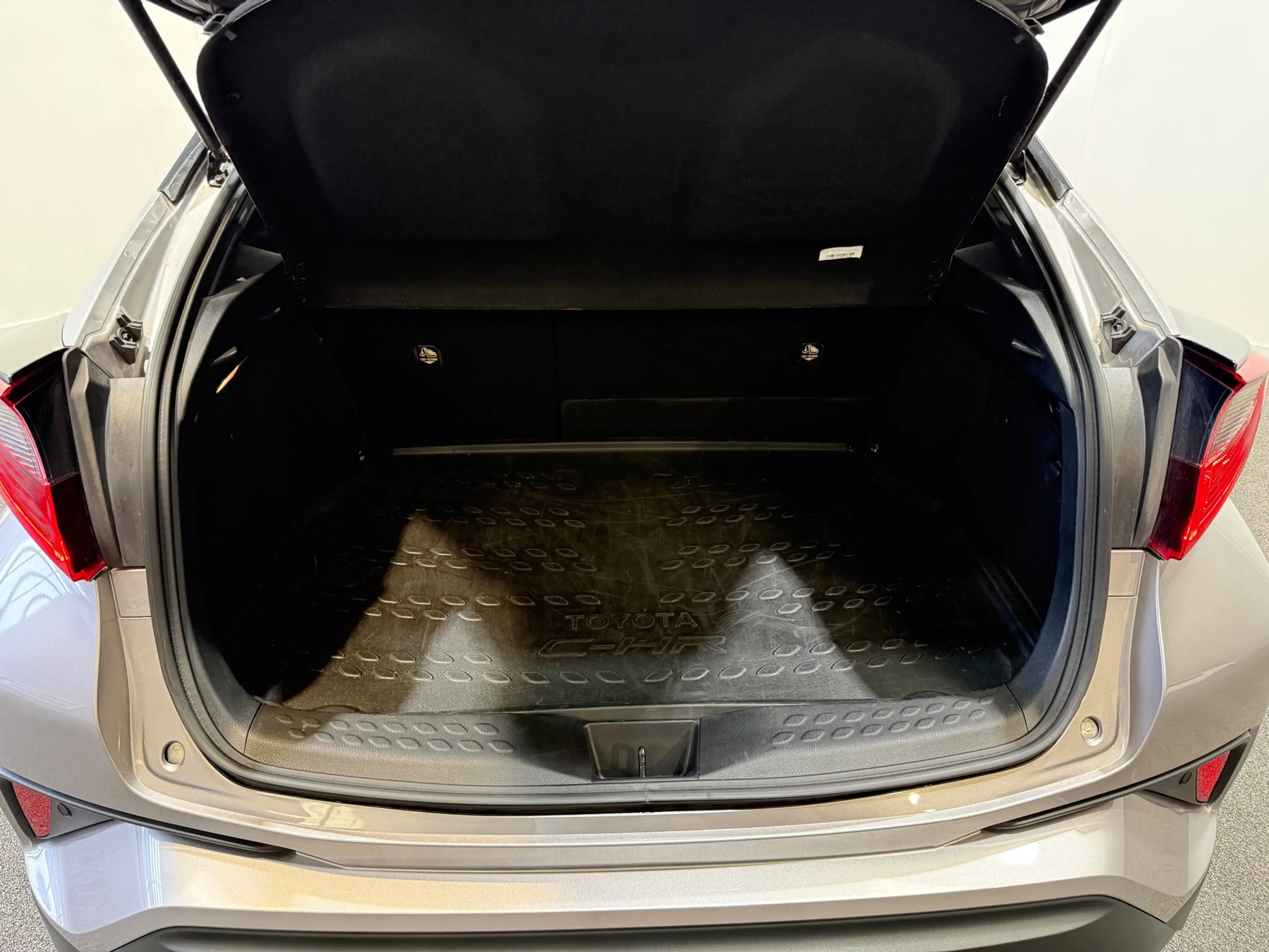 Toyota C-HR 2.0 Hybrid Business Plus — photo 21