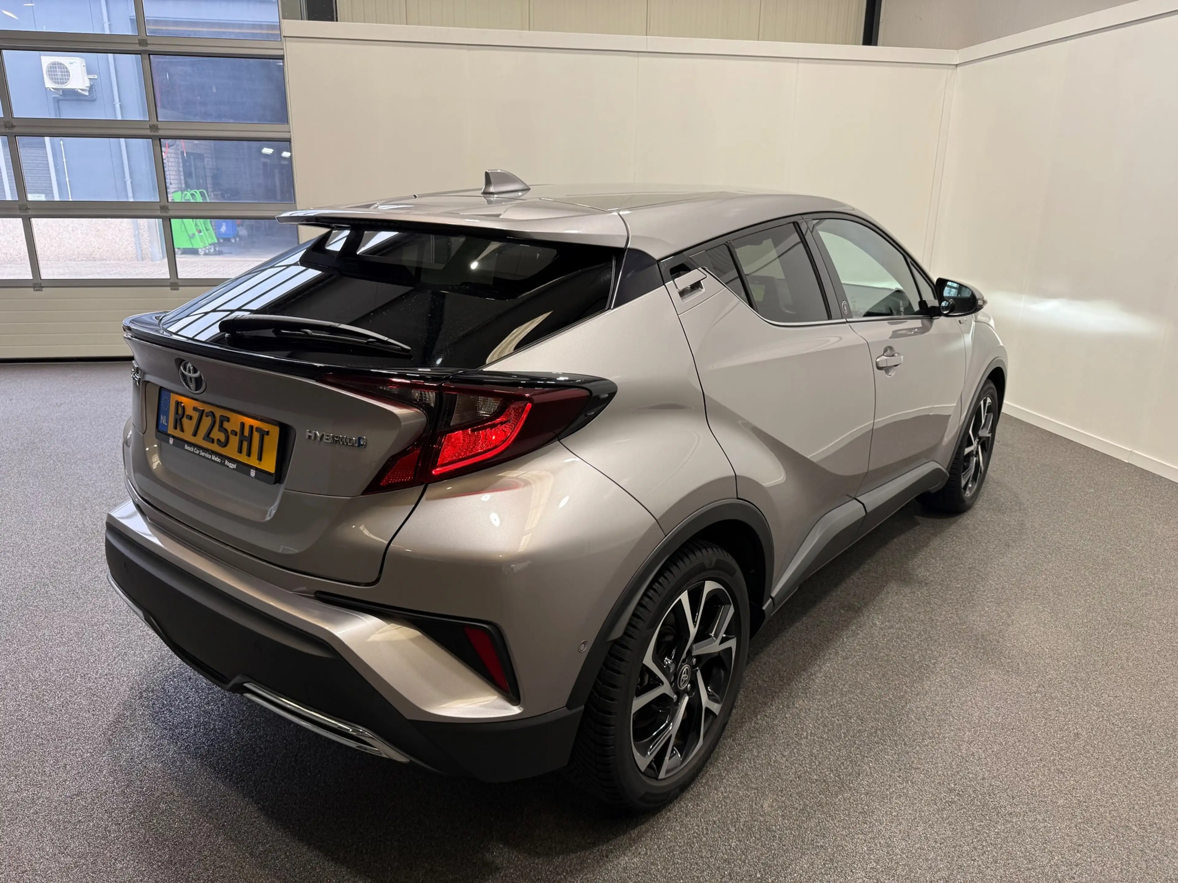 Toyota C-HR 2.0 Hybrid Business Plus — photo 20
