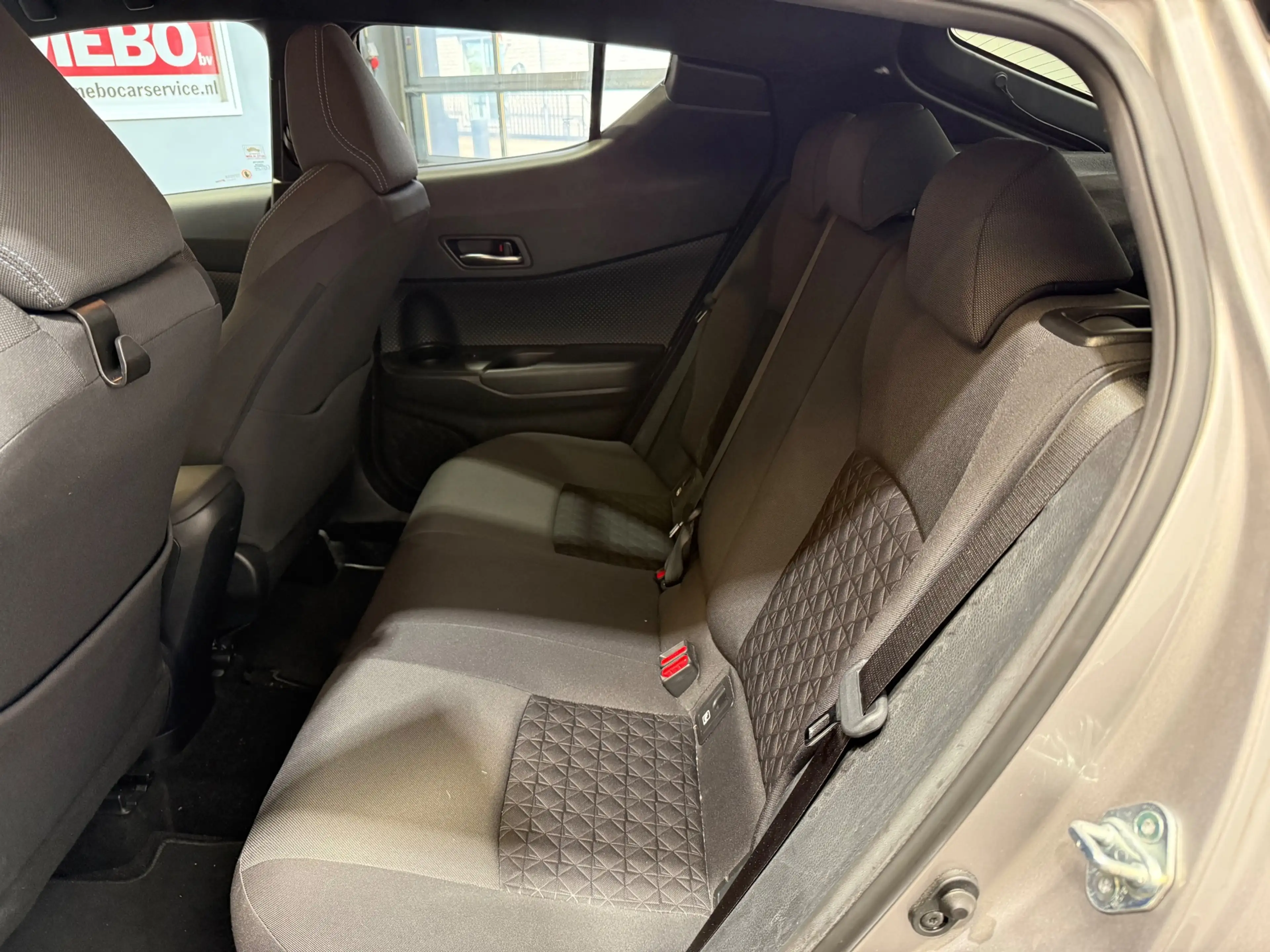Toyota C-HR 2.0 Hybrid Business Plus — photo 6