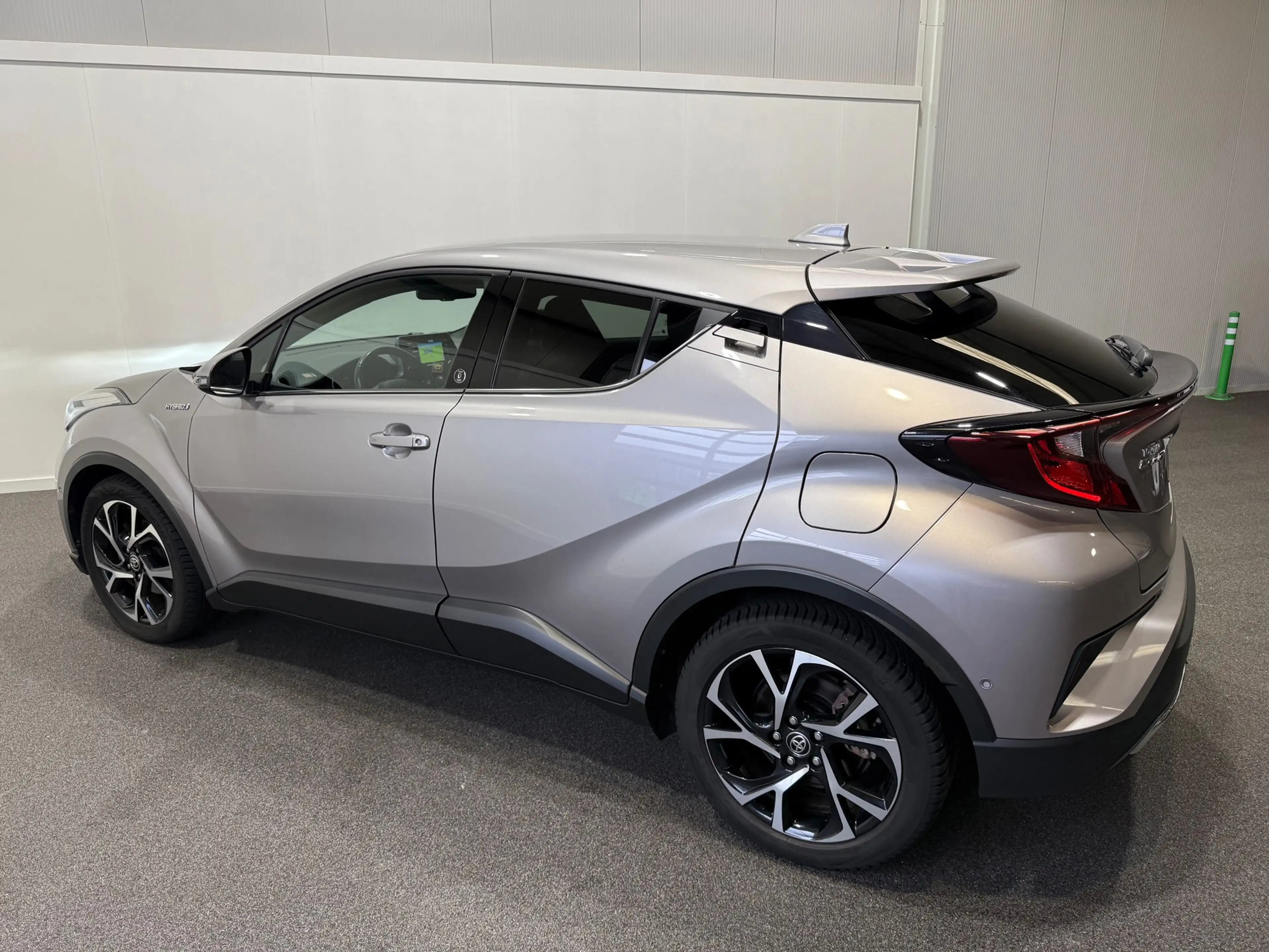 Toyota C-HR 2.0 Hybrid Business Plus — photo 19