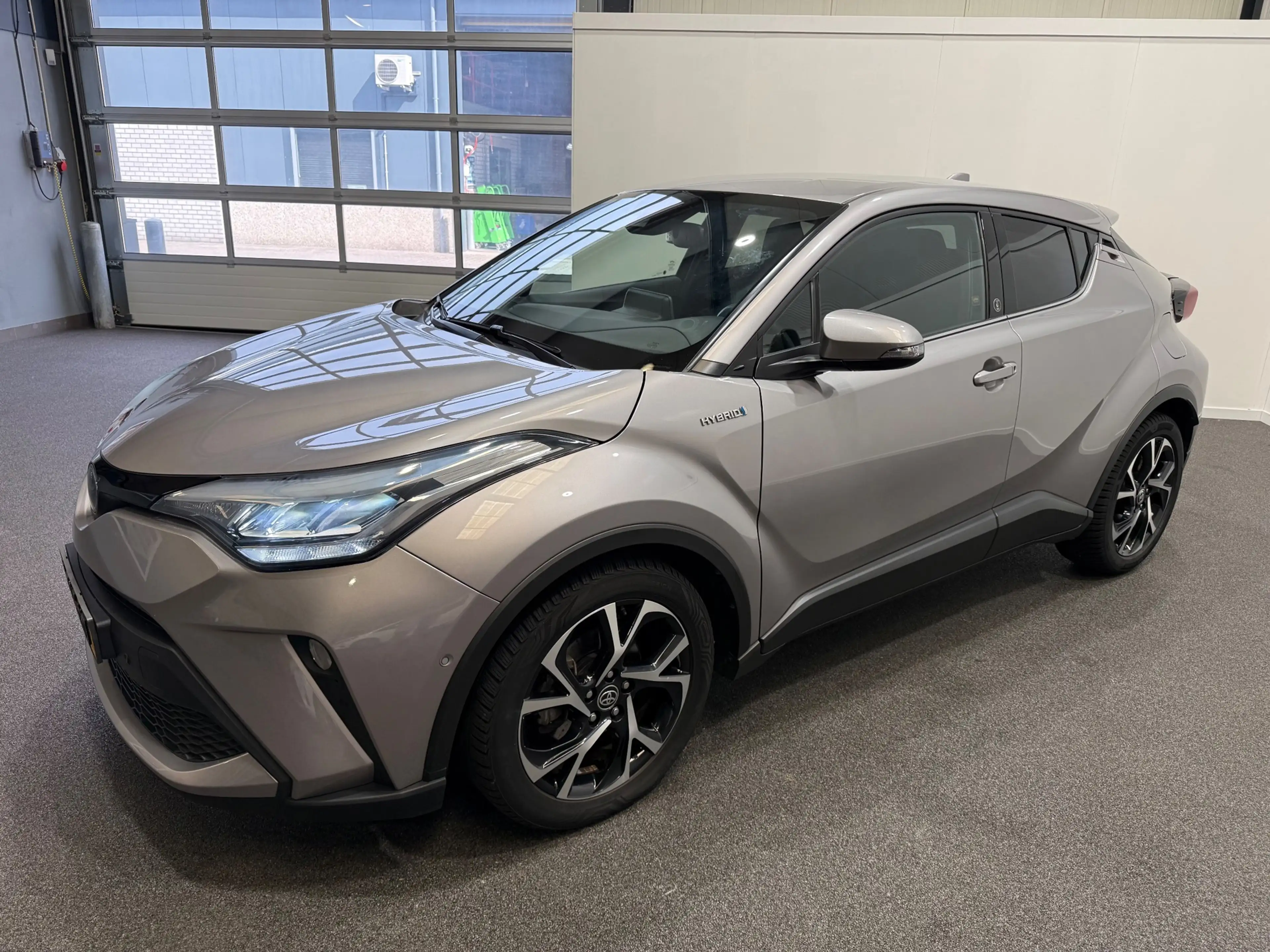 Toyota C-HR 2.0 Hybrid Business Plus — photo 4