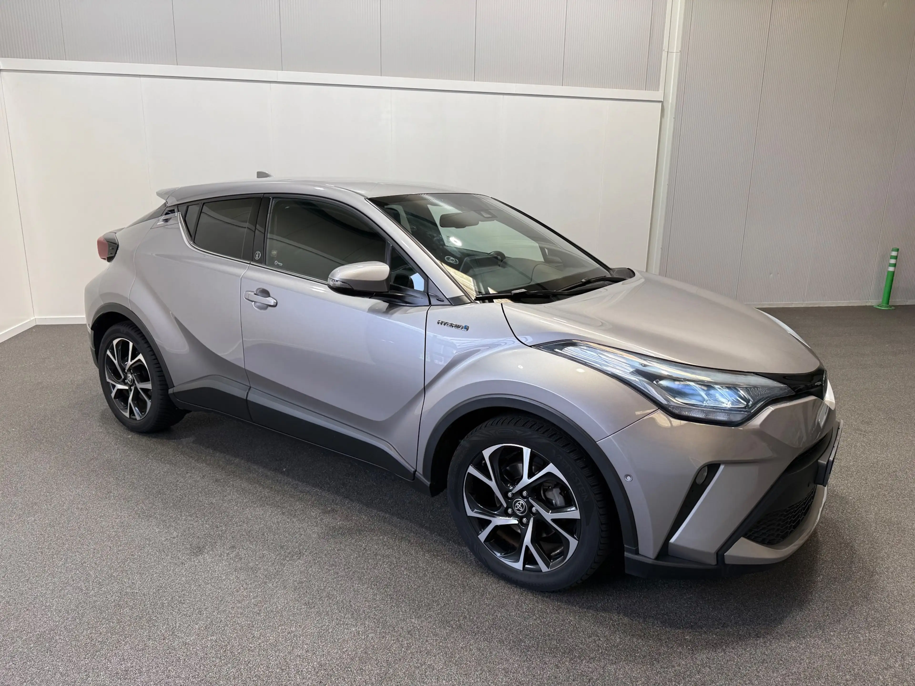 Toyota C-HR 2.0 Hybrid Business Plus — photo 2