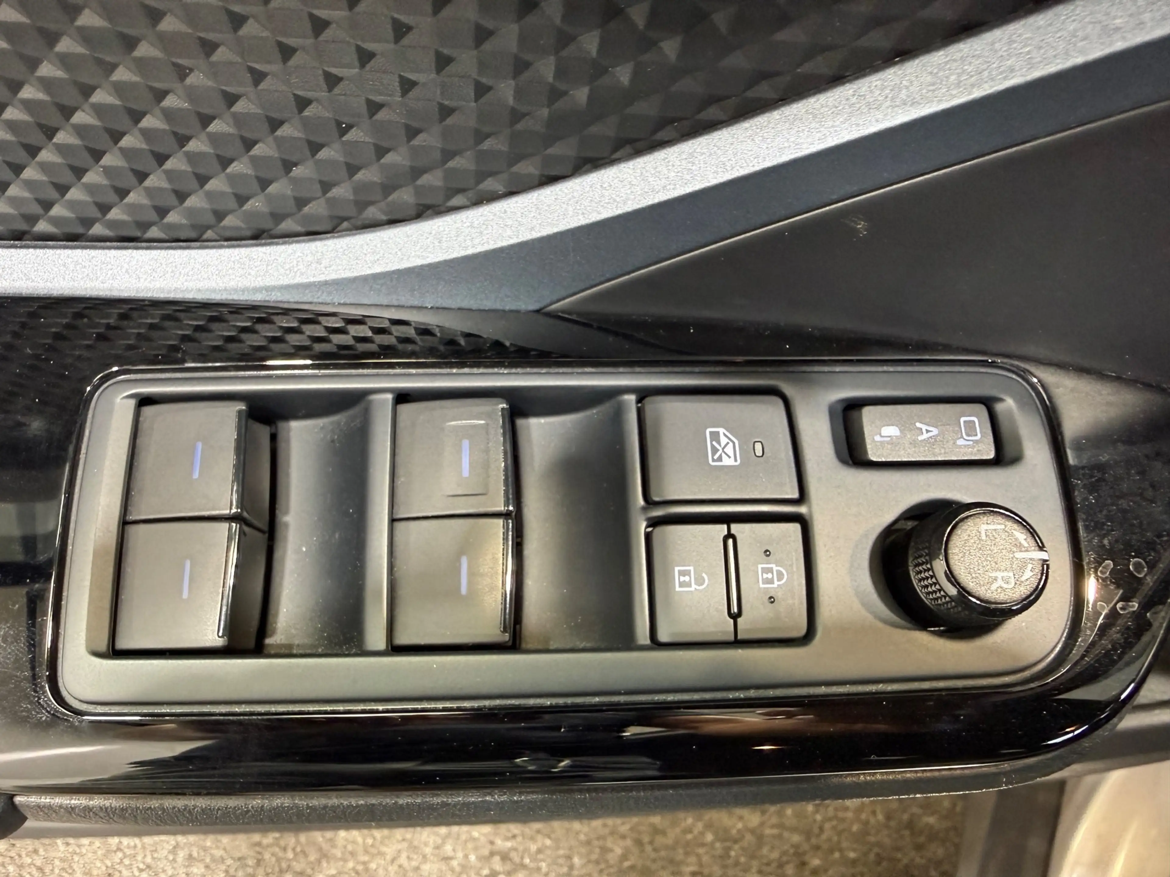 Toyota C-HR 2.0 Hybrid Business Plus — photo 9
