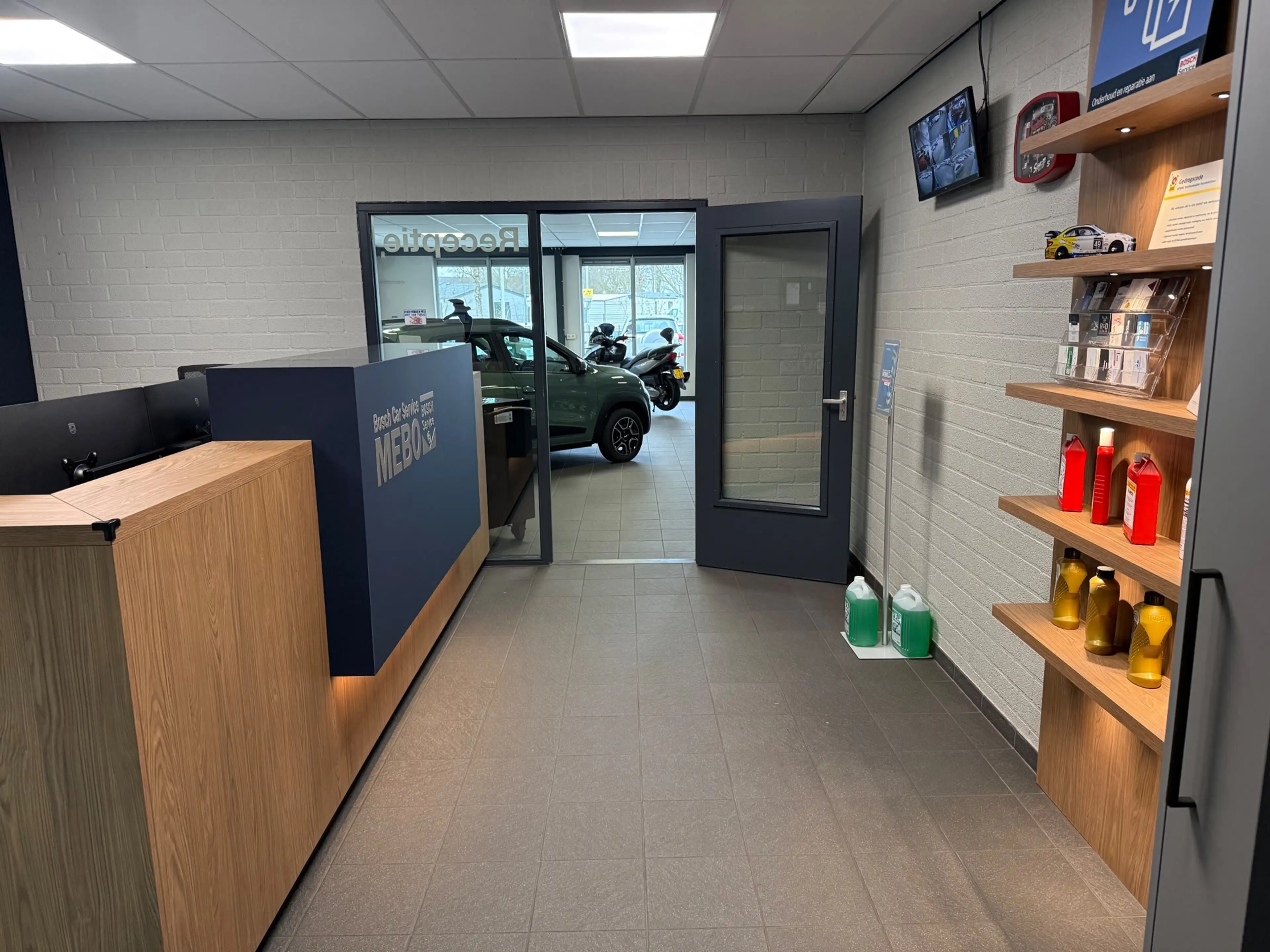 Toyota C-HR 2.0 Hybrid Business Plus — photo 24