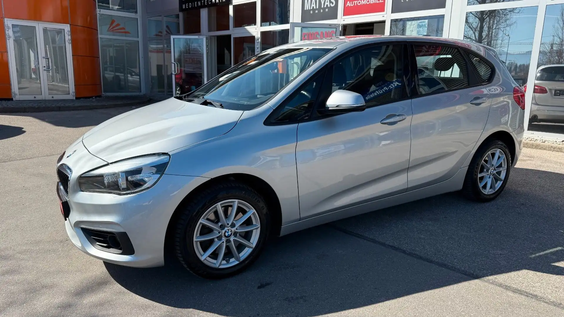 BMW 220 2 Active Tourer 220 d xDrive/Navi/Panorama Silber - 2