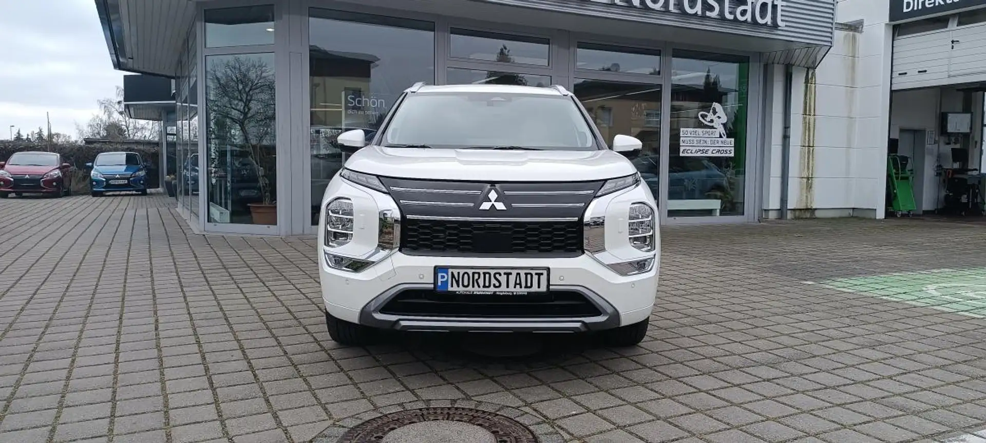 Mitsubishi Outlander PHEV Frühjahraktion Weiß - 2