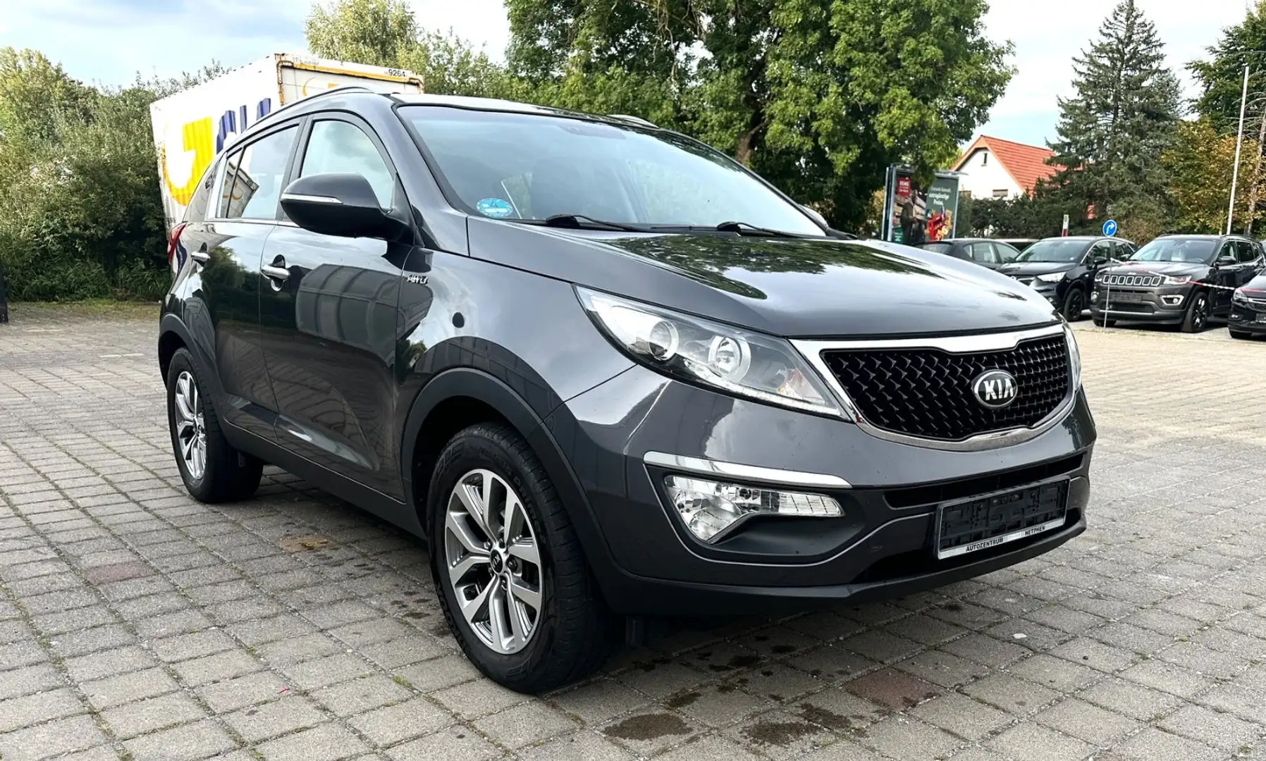 Kia Sportage 4x4 / Automatik / NAVI / Klima Grau - 2