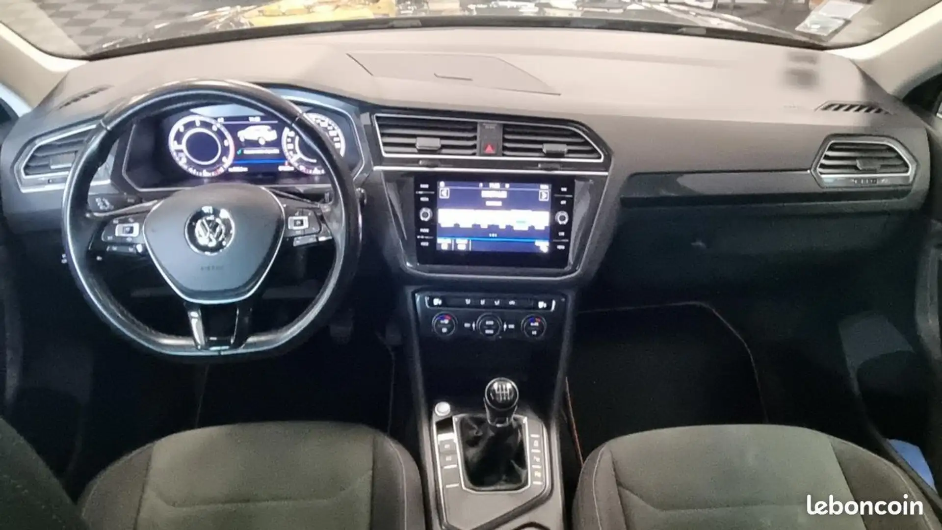 Volkswagen Tiguan 2.0 TDI 150 BLUEMOTION CARAT Gris - 2
