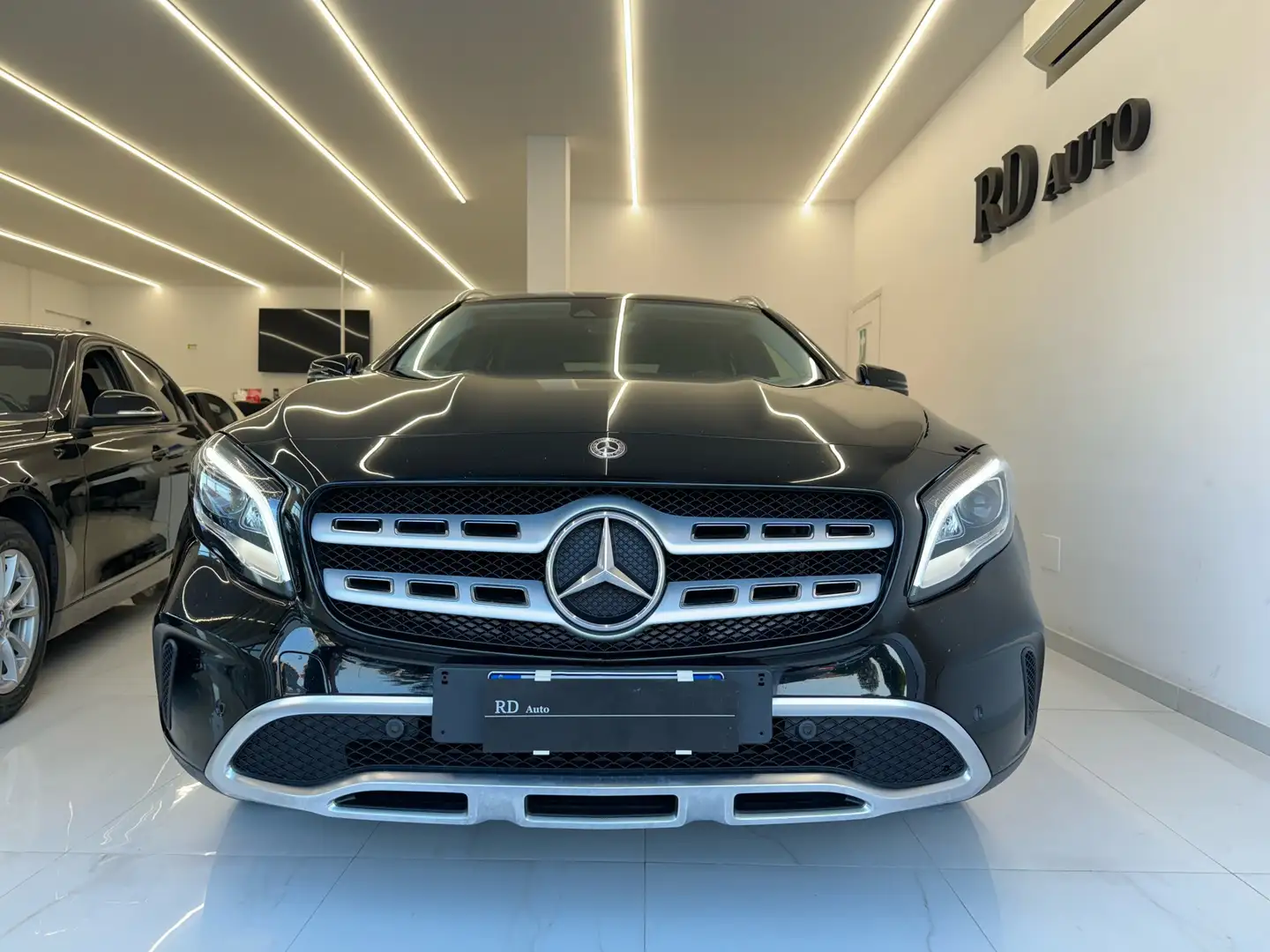 Mercedes-Benz GLA 220 Premium 4matic automatica unico proprietario Nero - 2