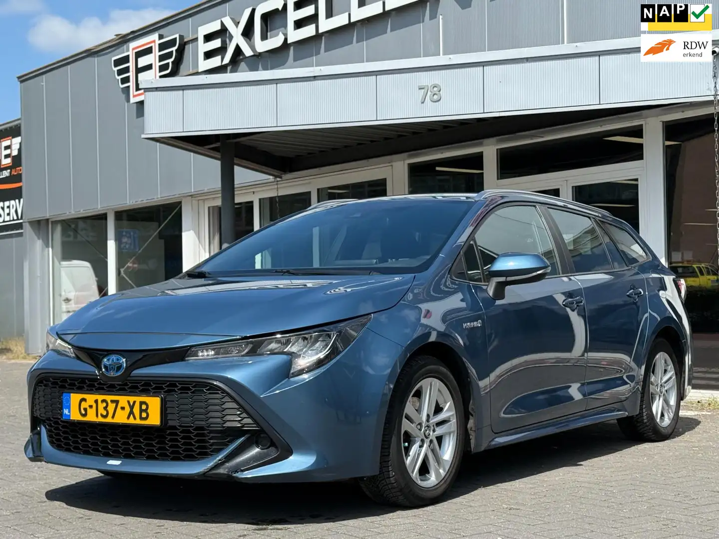 Toyota Corolla Touring Sports 1.8 Hybrid Active Navigatie Blauw - 1