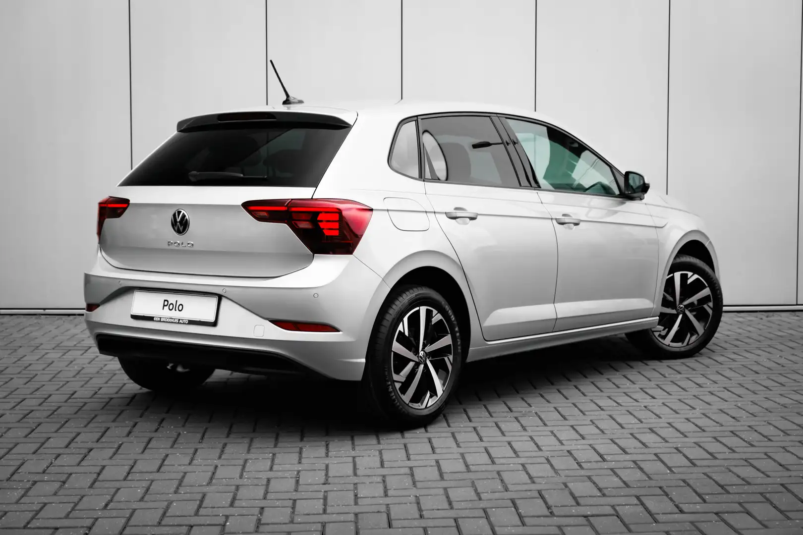 Volkswagen Polo Life Edition Inclusief €2000,- inruilvoordeel | 'A Grijs - 2